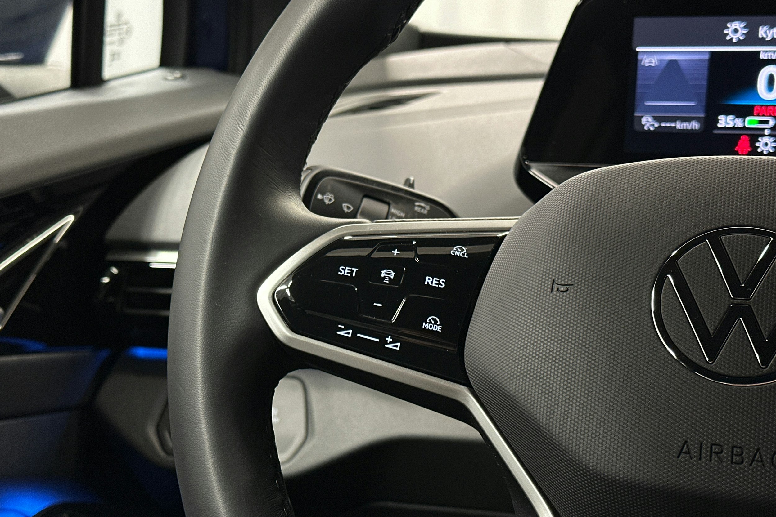 sininen Volkswagen ID.4 2025 kuva 19.