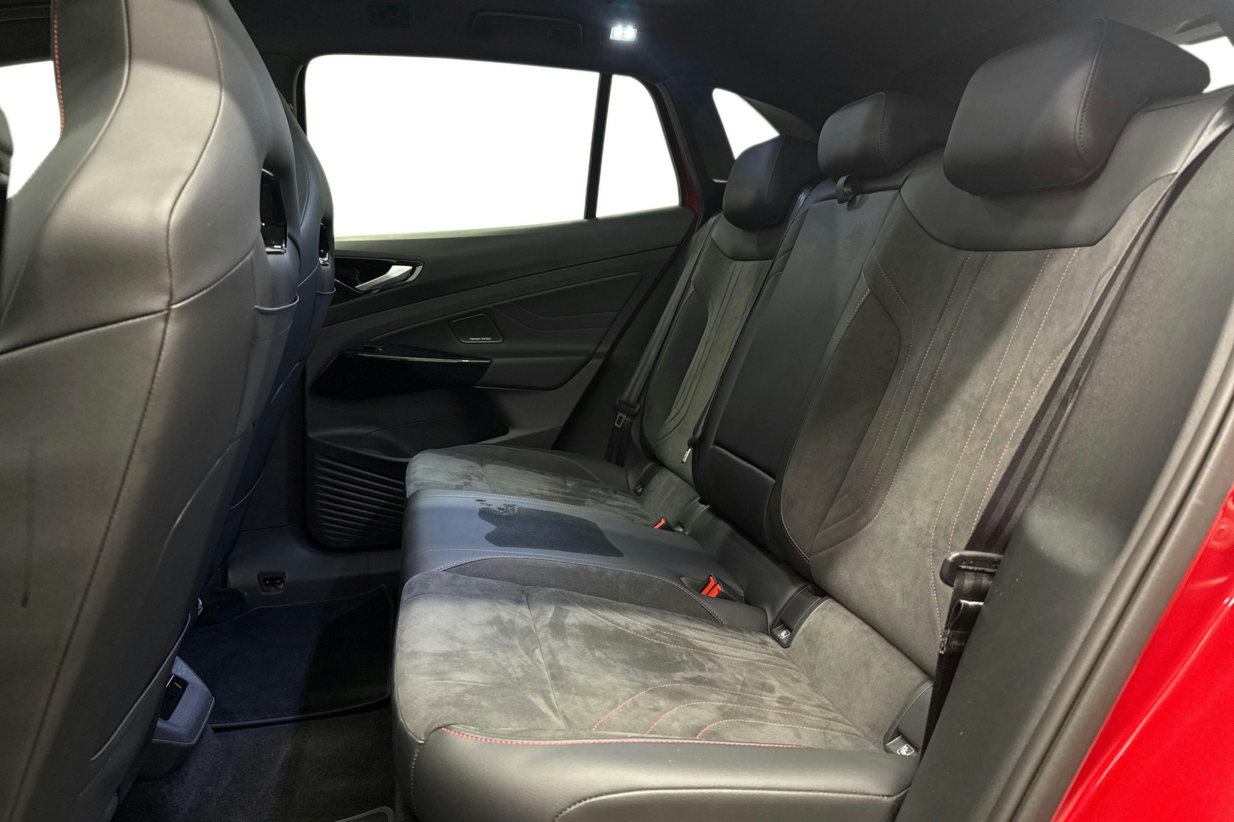 punainen Volkswagen ID.4 2025 kuva 11.