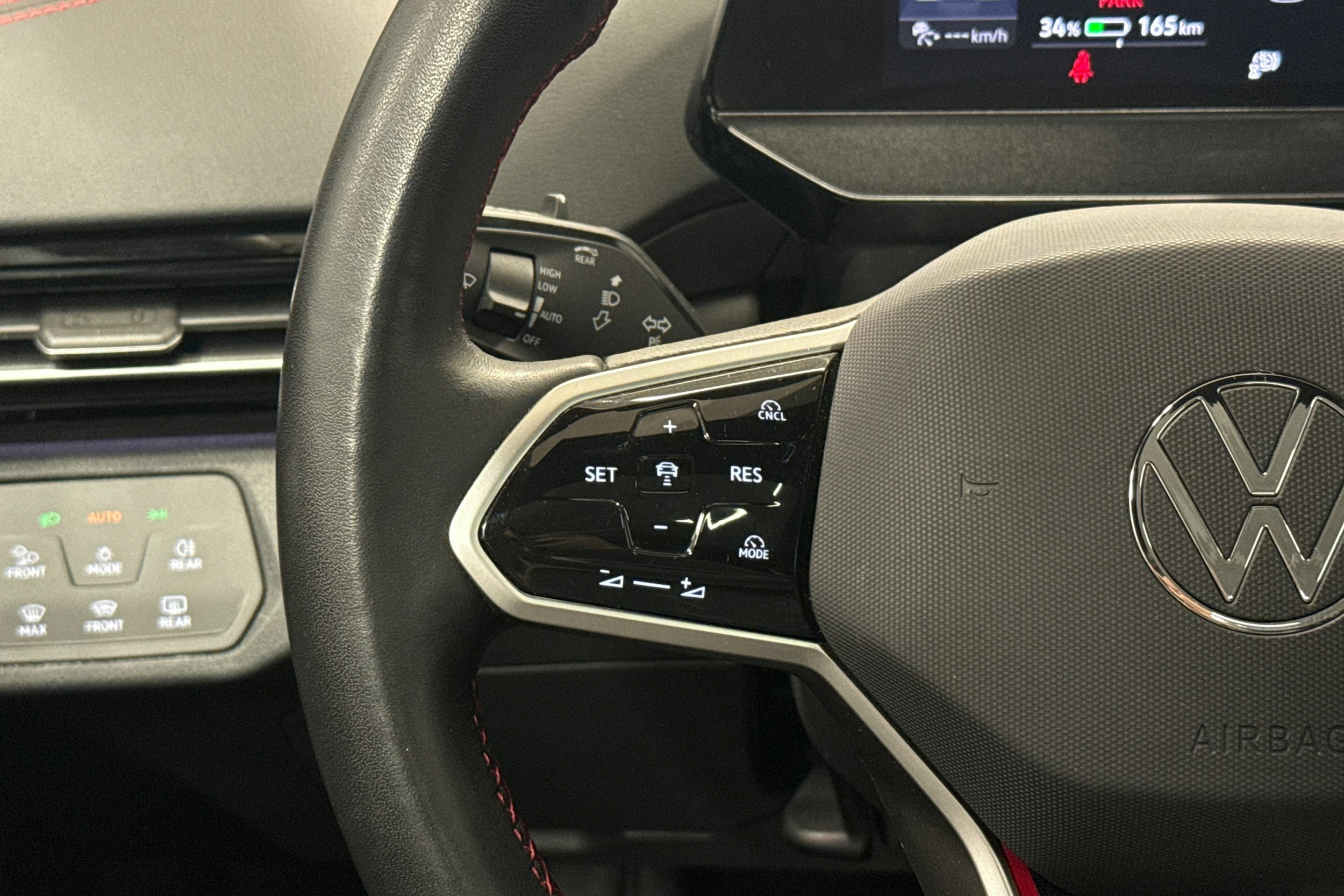 punainen Volkswagen ID.4 2025 kuva 16.