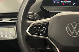 punainen Volkswagen ID.4 2025 kuva 16.