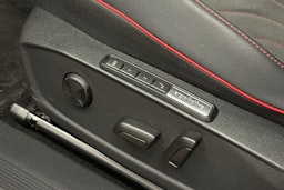 punainen Volkswagen ID.4 2025 kuva 32.