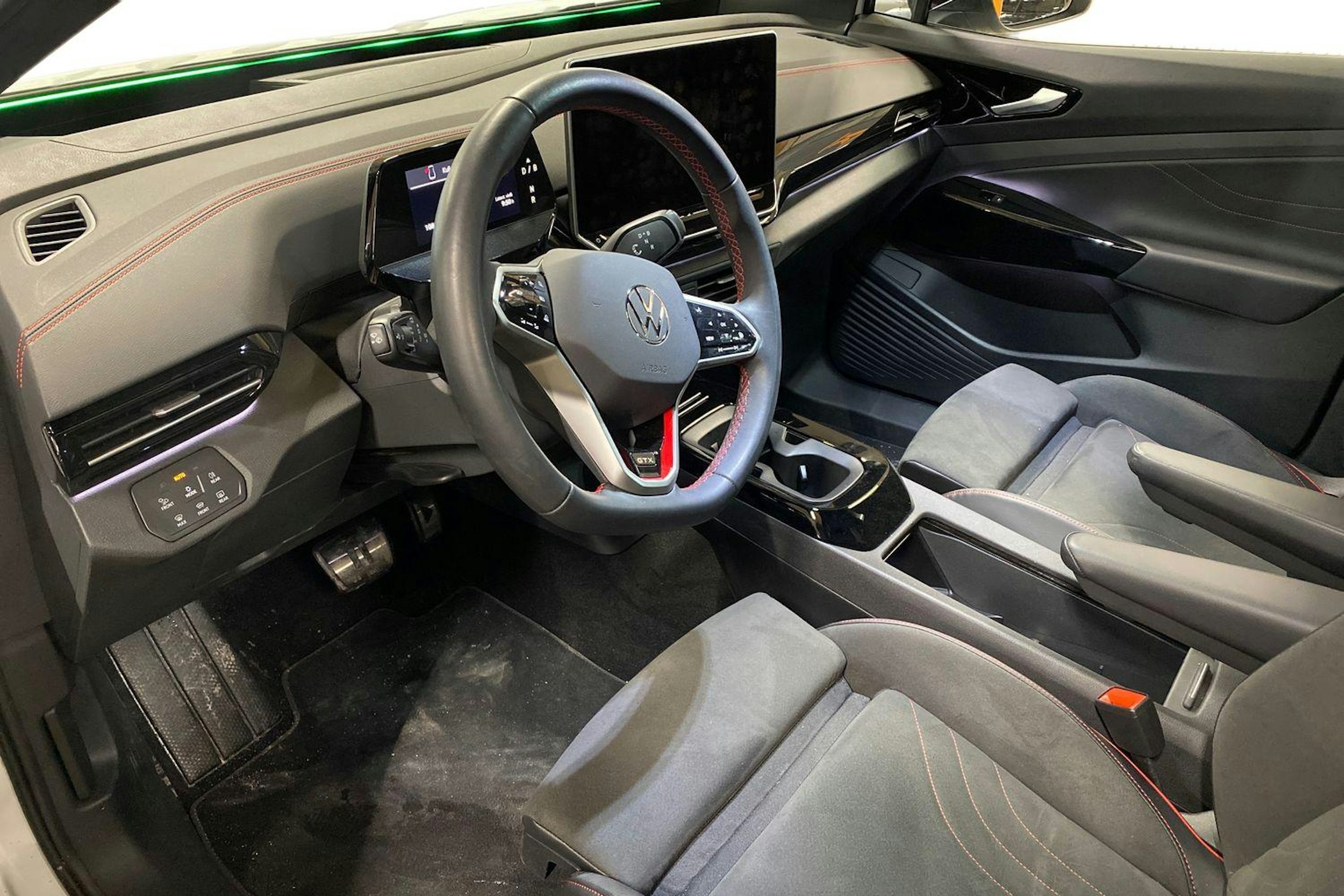 valkoinen Volkswagen ID.4 2025 kuva 3.