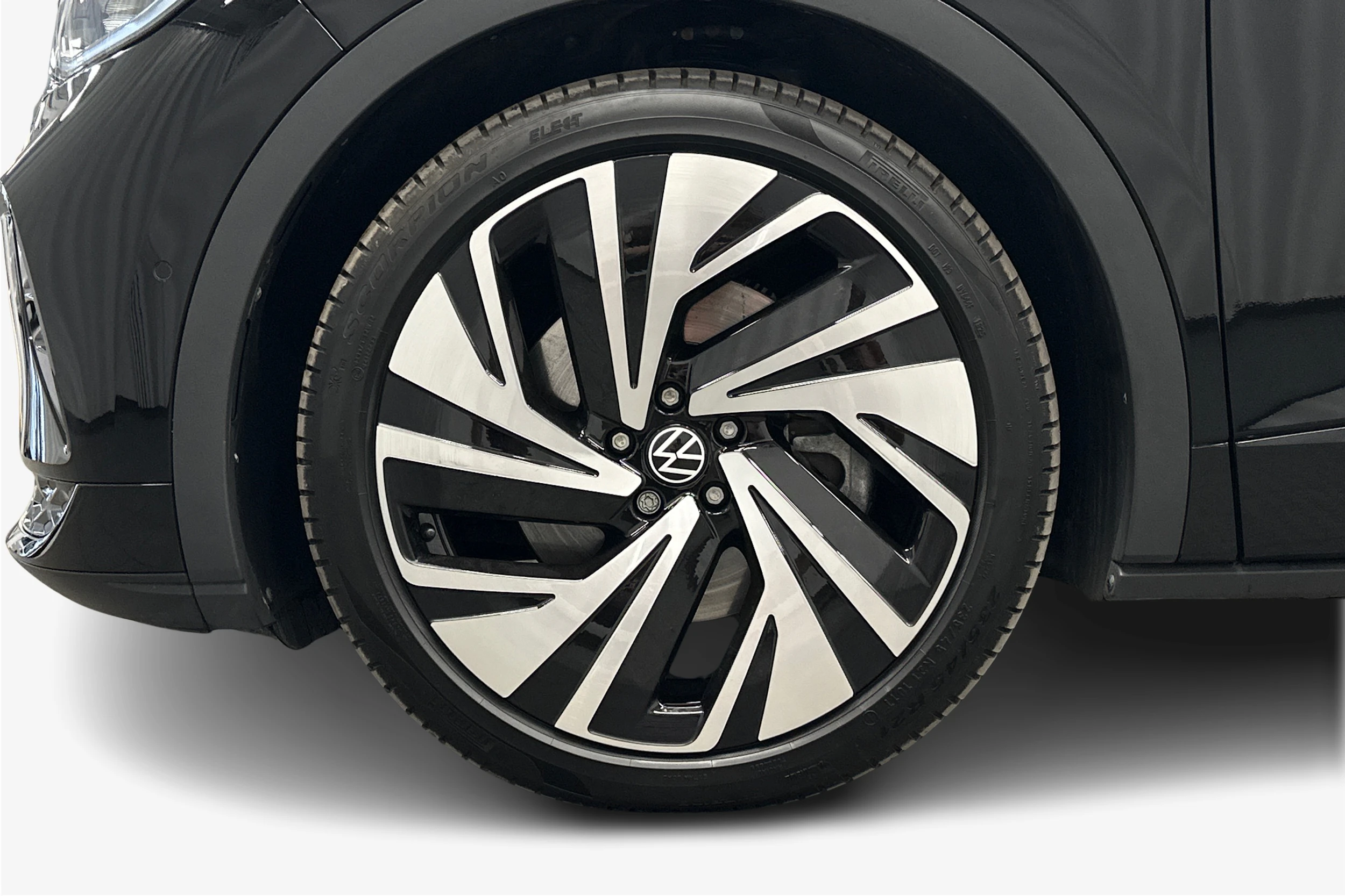 musta Volkswagen ID.4 2025 kuva 9.