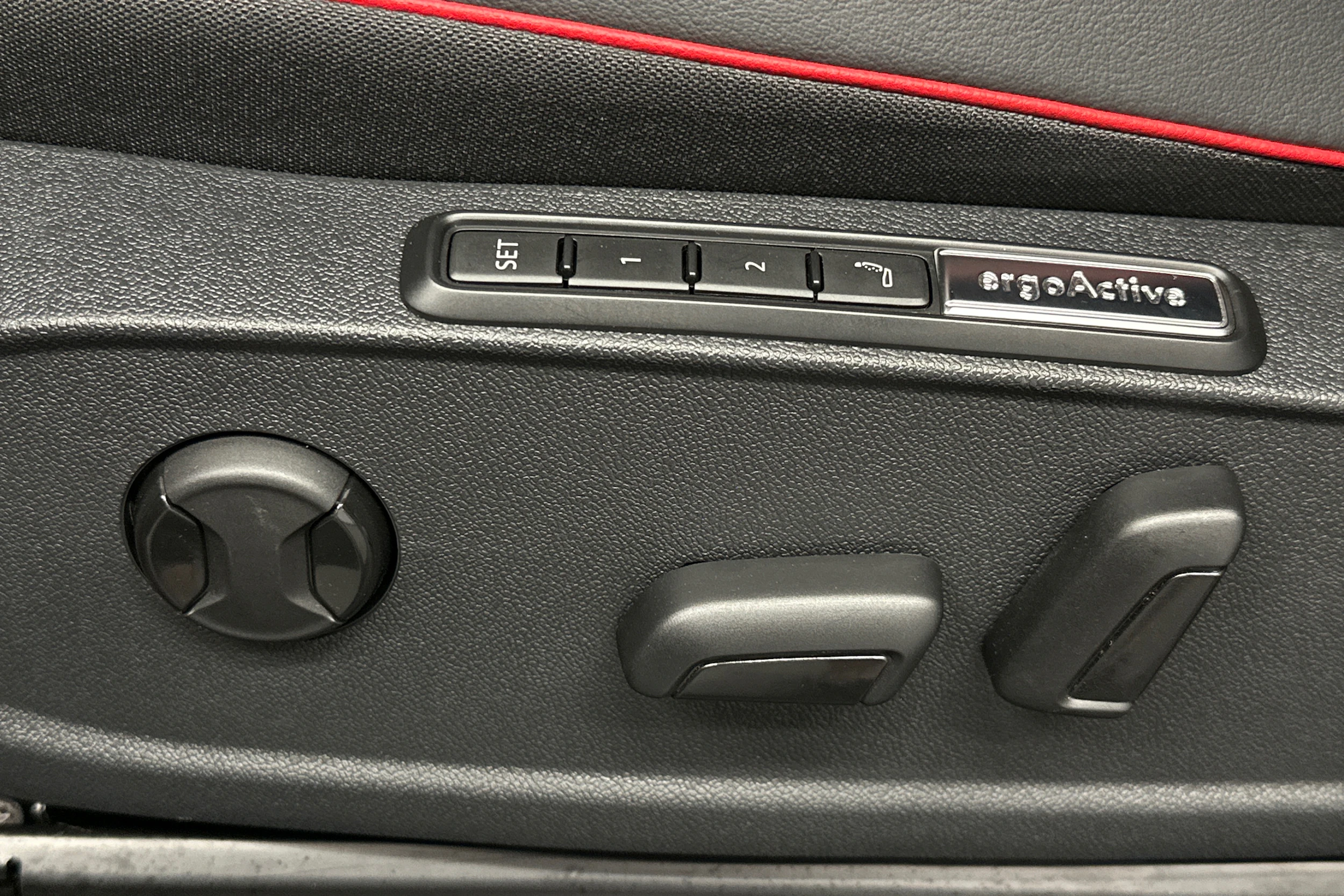 musta Volkswagen ID.4 2025 kuva 14.