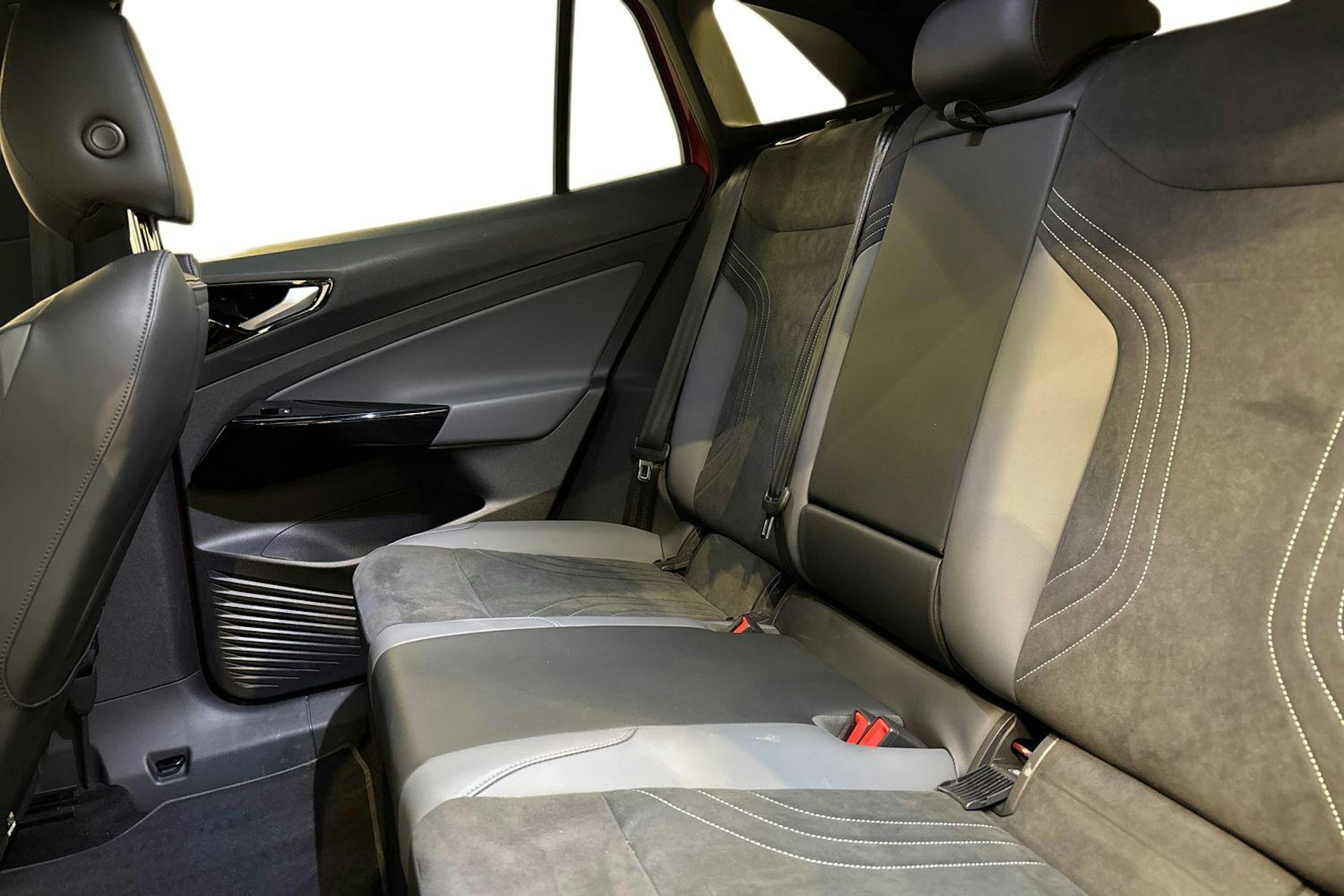 punainen Volkswagen ID.4 2025 kuva 8.