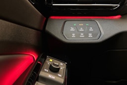 punainen Volkswagen ID.4 2025 kuva 15.