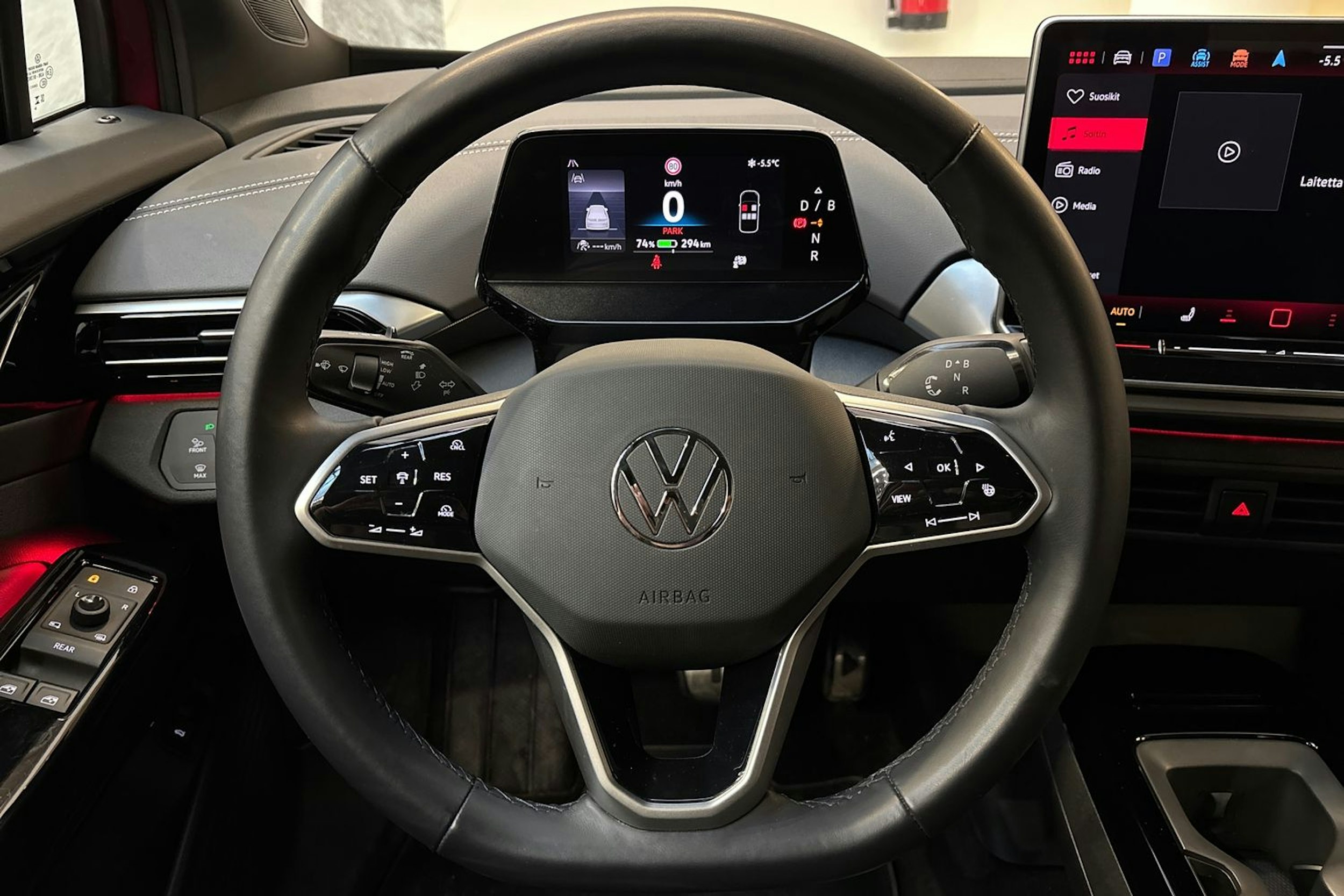 punainen Volkswagen ID.4 2025 kuva 16.