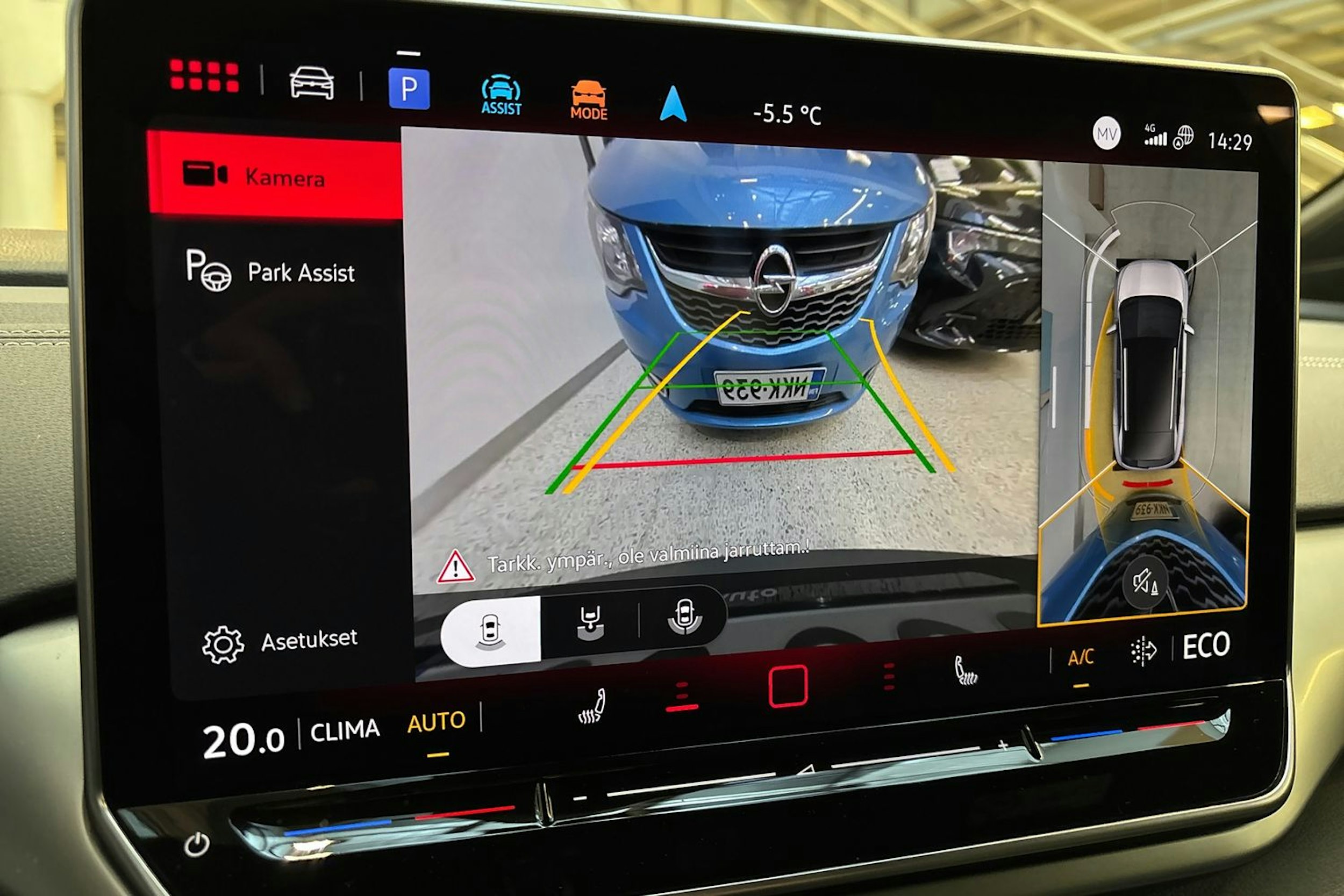 punainen Volkswagen ID.4 2025 kuva 18.