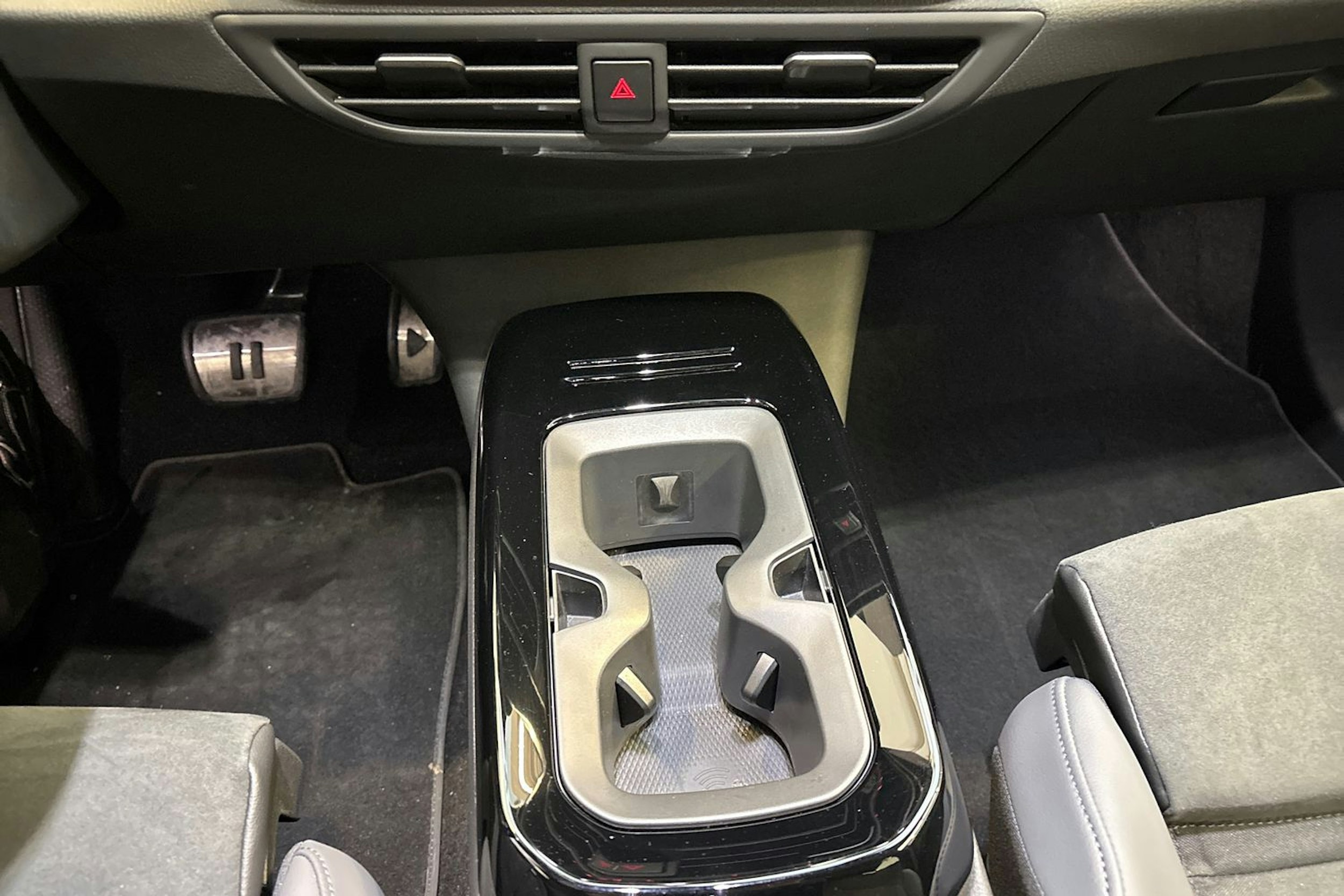 punainen Volkswagen ID.4 2025 kuva 21.