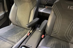 punainen Volkswagen ID.4 2025 kuva 22.