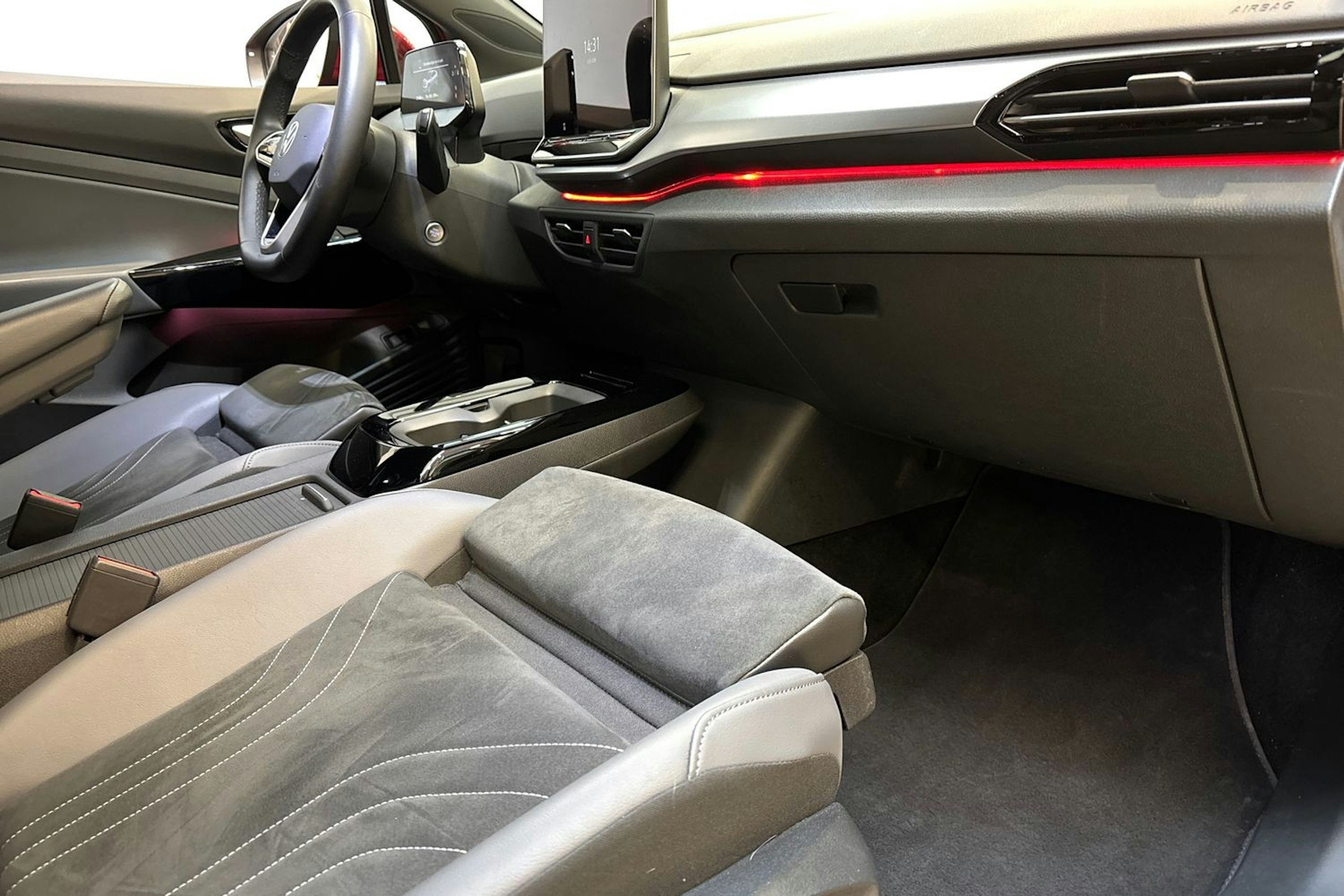 punainen Volkswagen ID.4 2025 kuva 23.