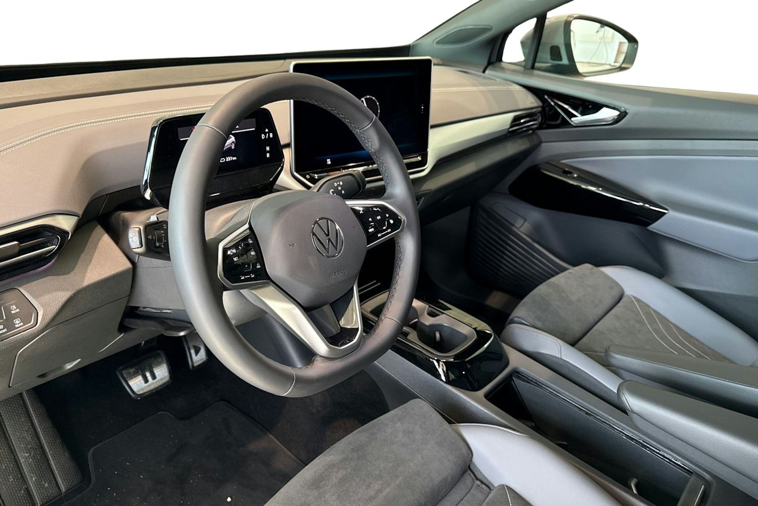 harmaa Volkswagen ID.4 2025 kuva 6.