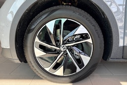 harmaa Volkswagen ID.4 2025 kuva 10.