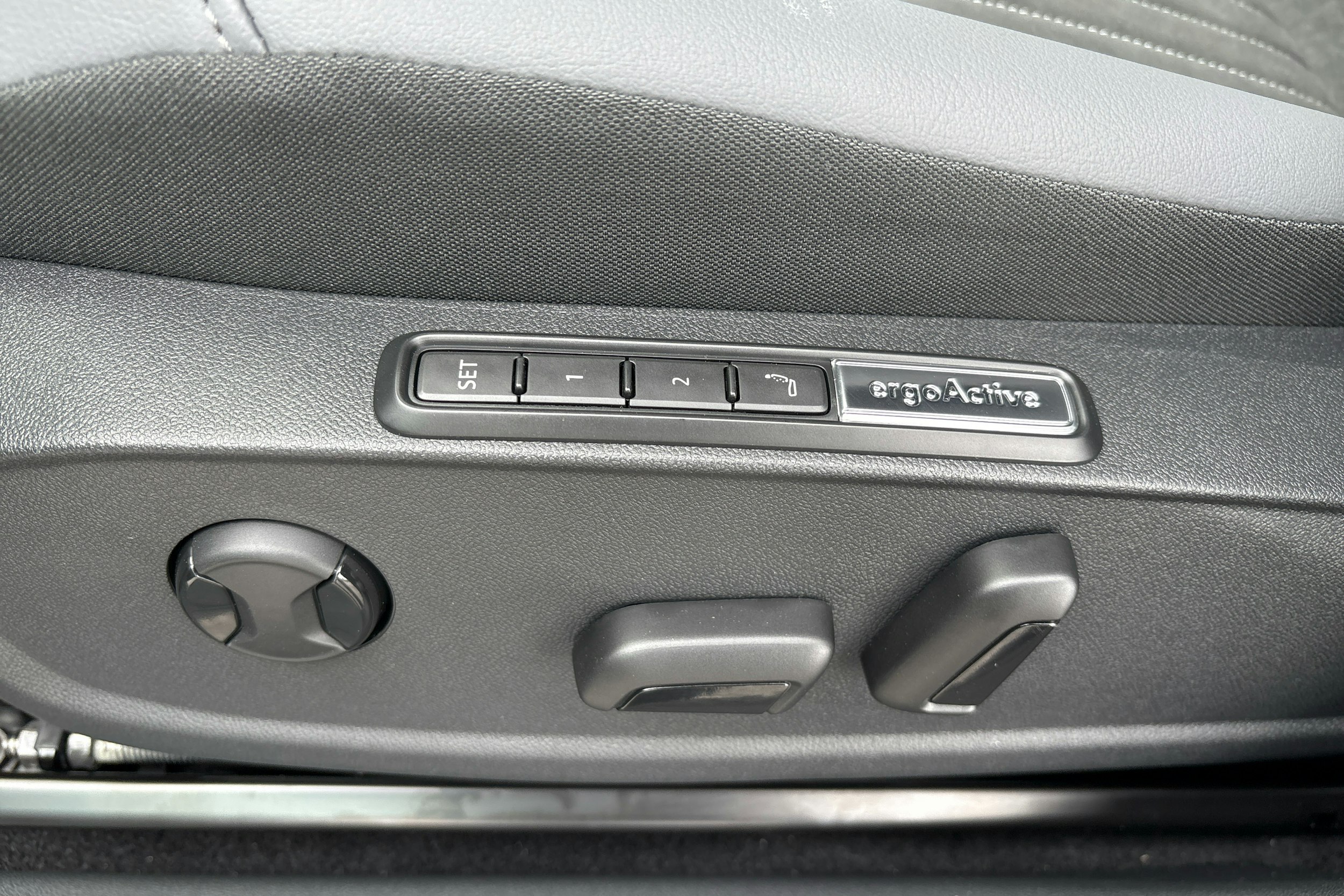musta Volkswagen ID.4 2025 kuva 14.