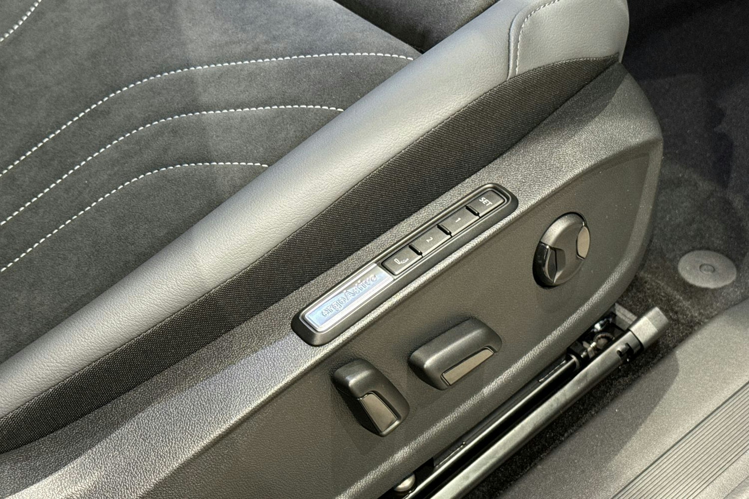 met. musta Volkswagen ID.4 2025 kuva 15.