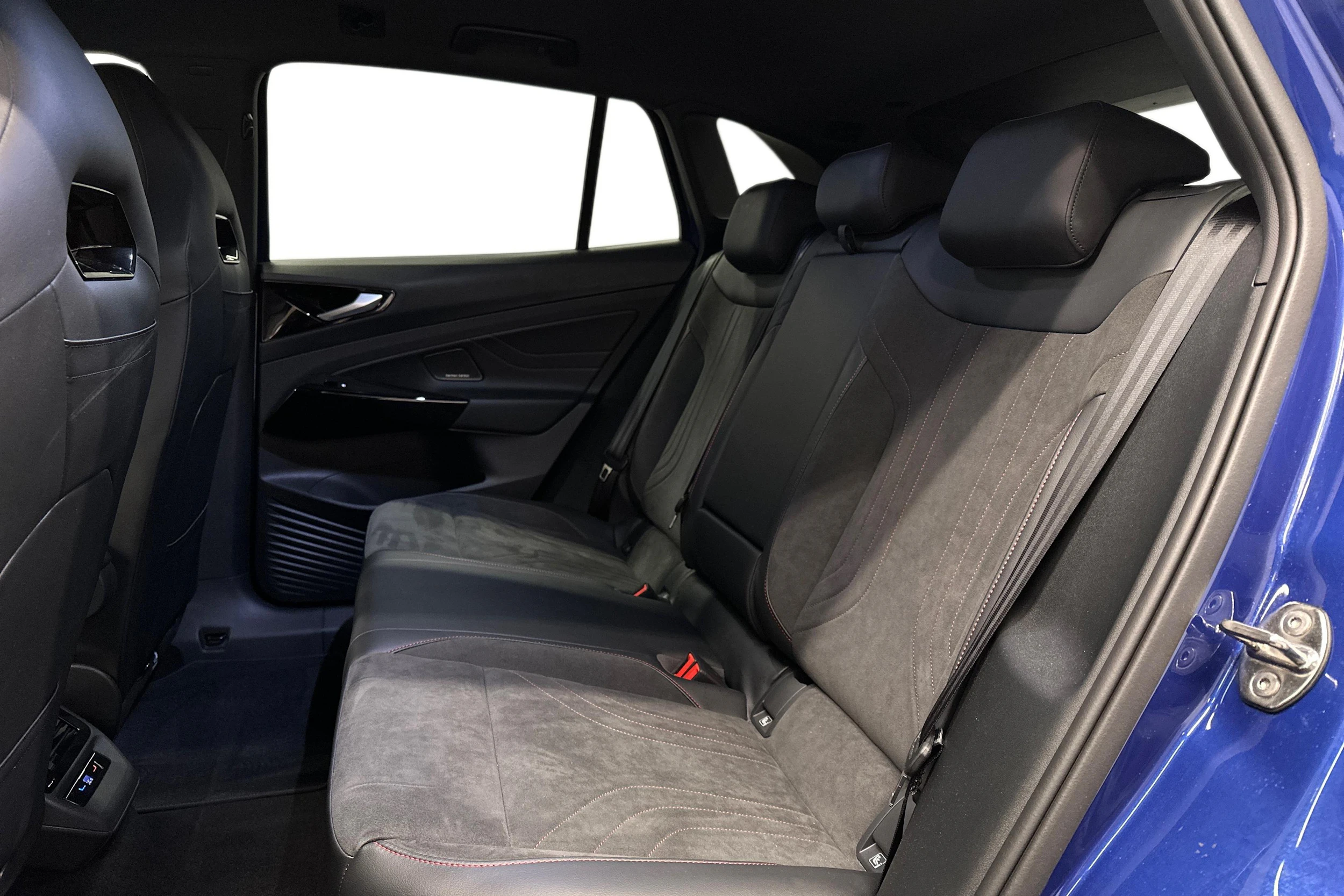 sininen Volkswagen ID.4 2025 kuva 8.