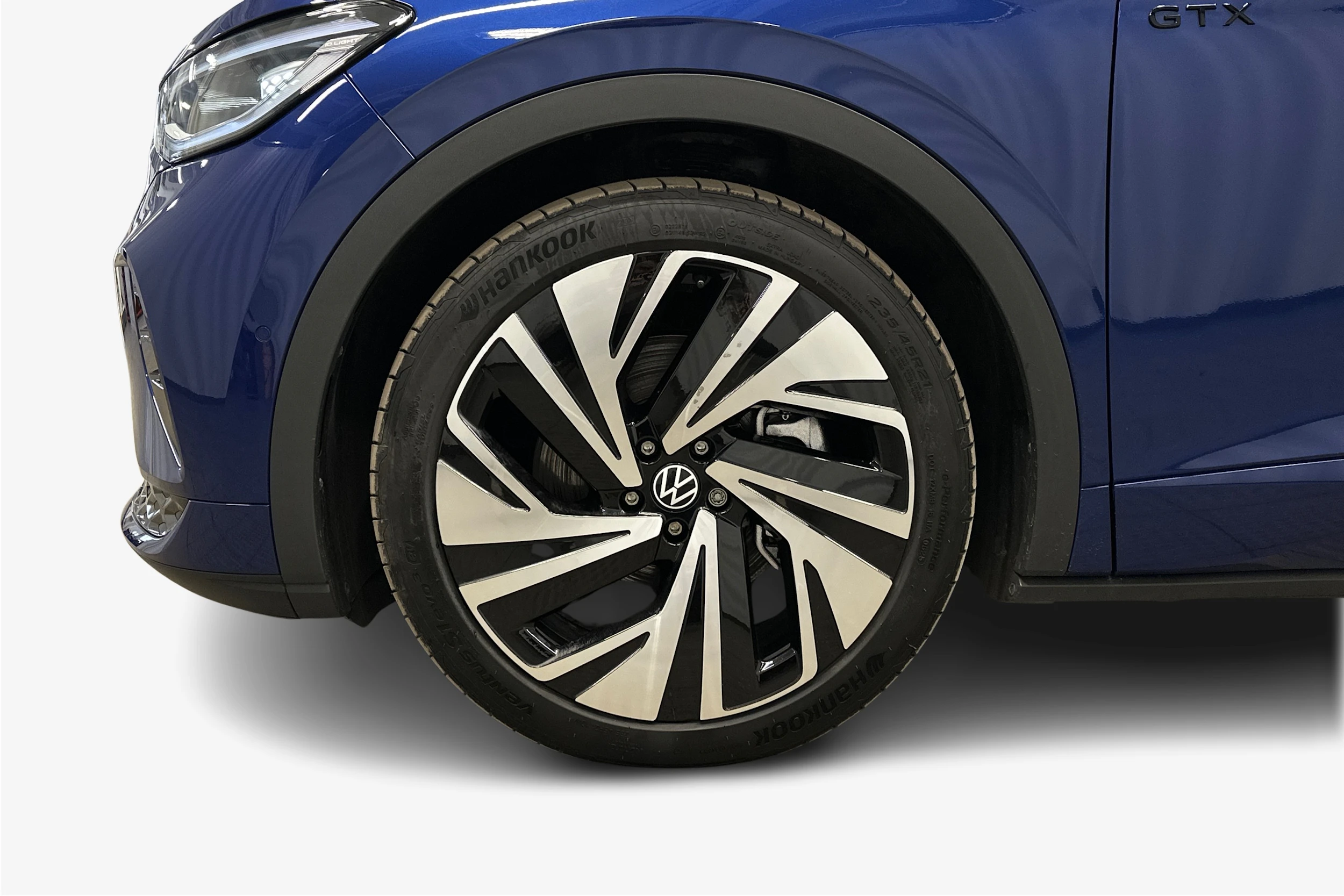 sininen Volkswagen ID.4 2025 kuva 9.