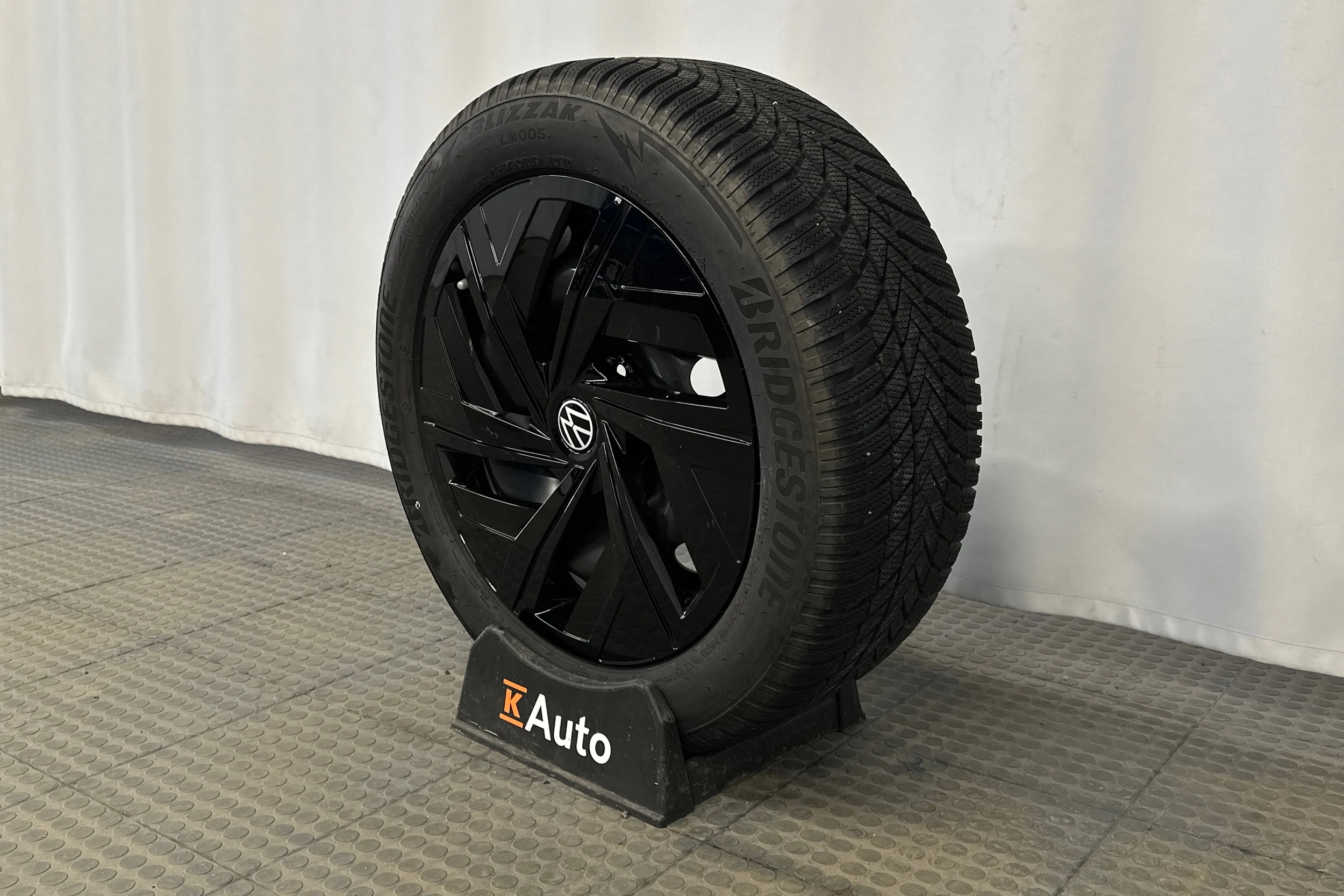 sininen Volkswagen ID.4 2025 kuva 10.