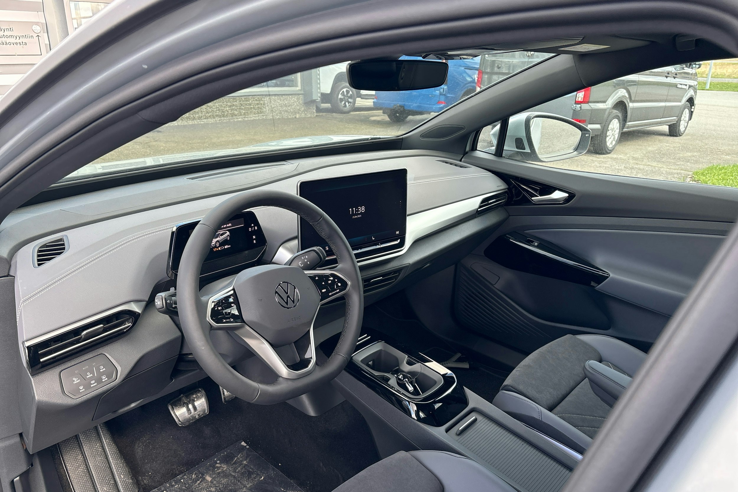harmaa Volkswagen ID.4 2025 kuva 6.