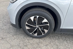 harmaa Volkswagen ID.4 2025 kuva 9.