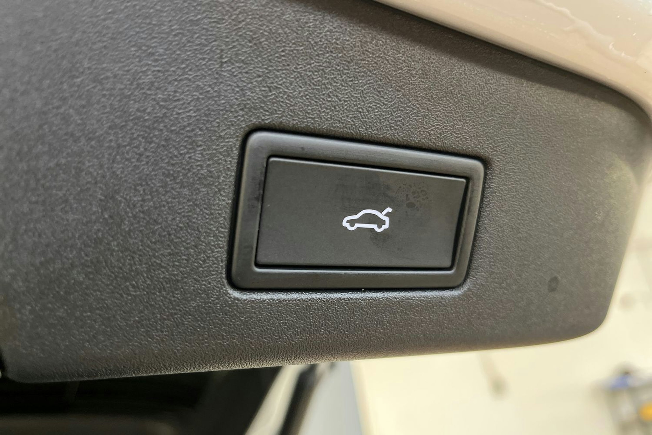 valkoinen Volkswagen ID.4 2025 kuva 17.