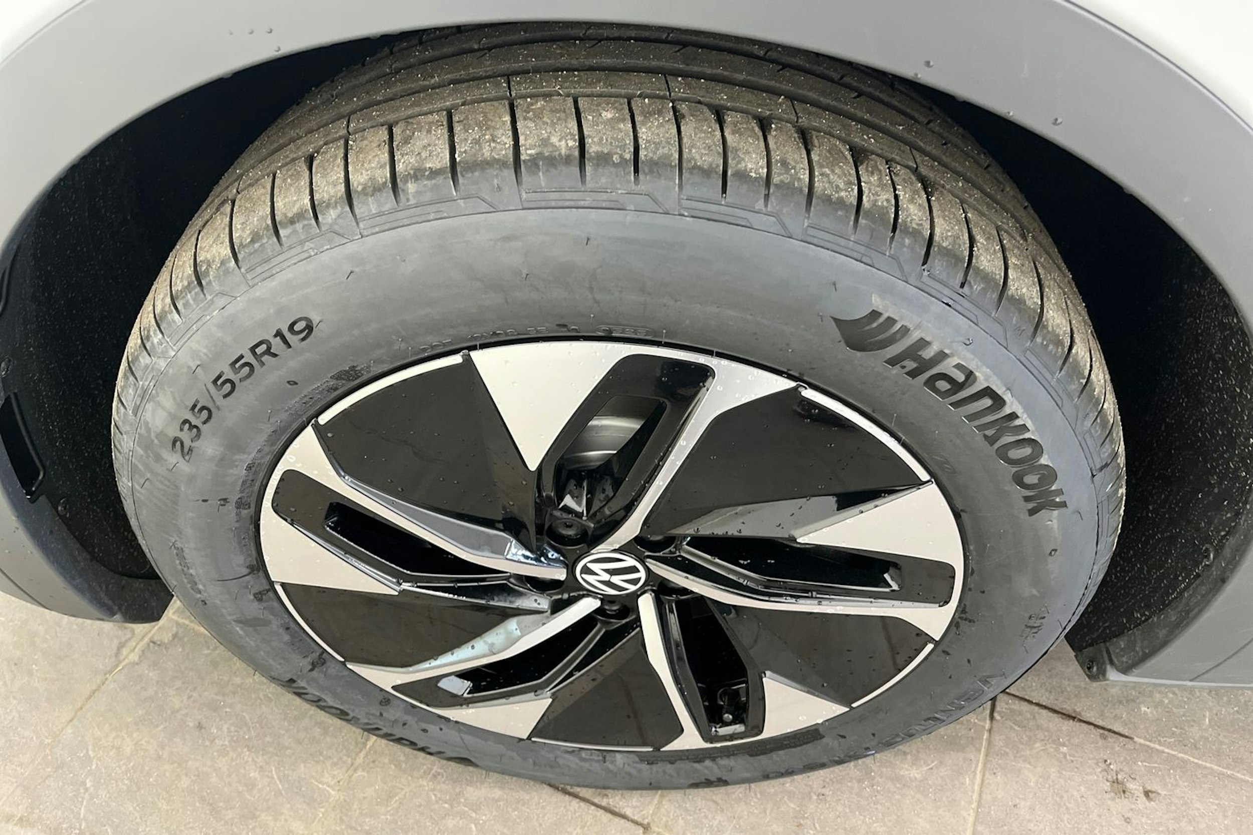 valkoinen Volkswagen ID.4 2025 kuva 19.