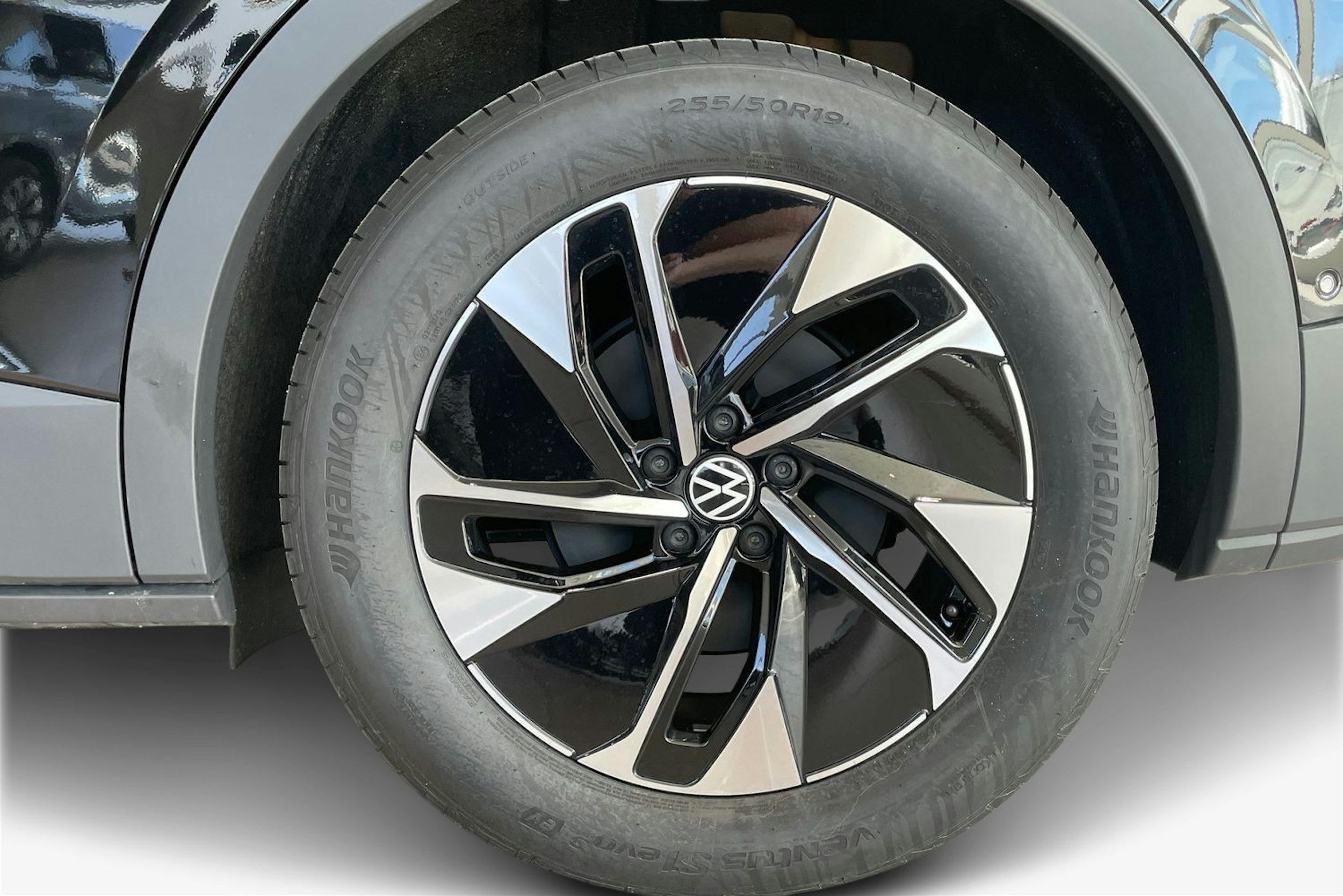 musta Volkswagen ID.4 2025 kuva 9.