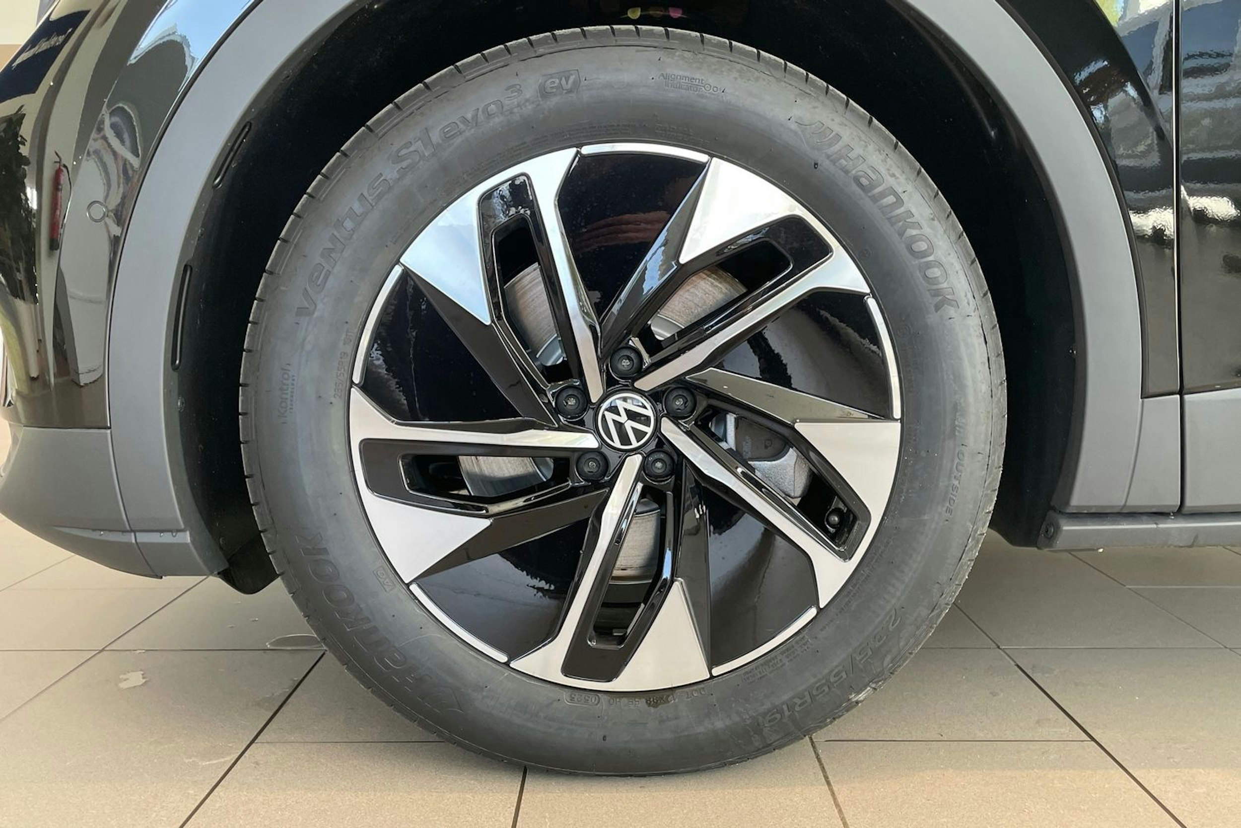 musta Volkswagen ID.4 2025 kuva 10.