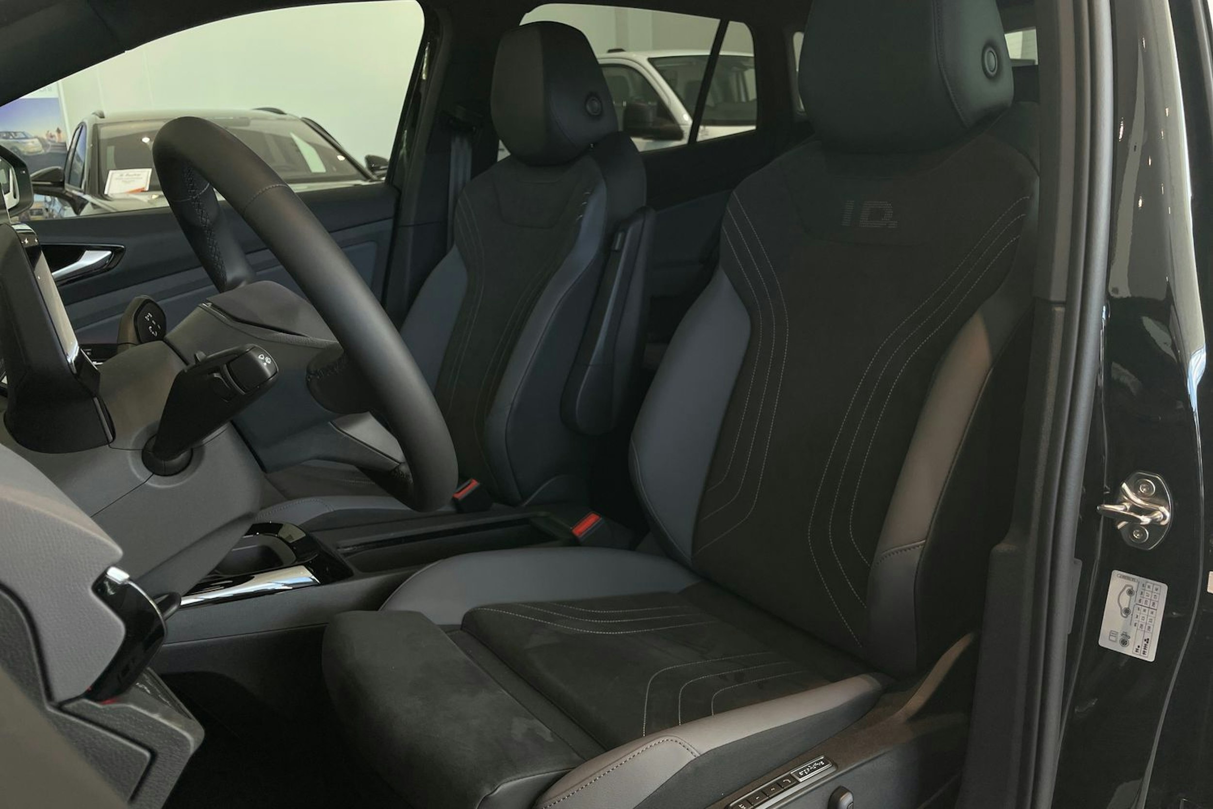 musta Volkswagen ID.4 2025 kuva 11.