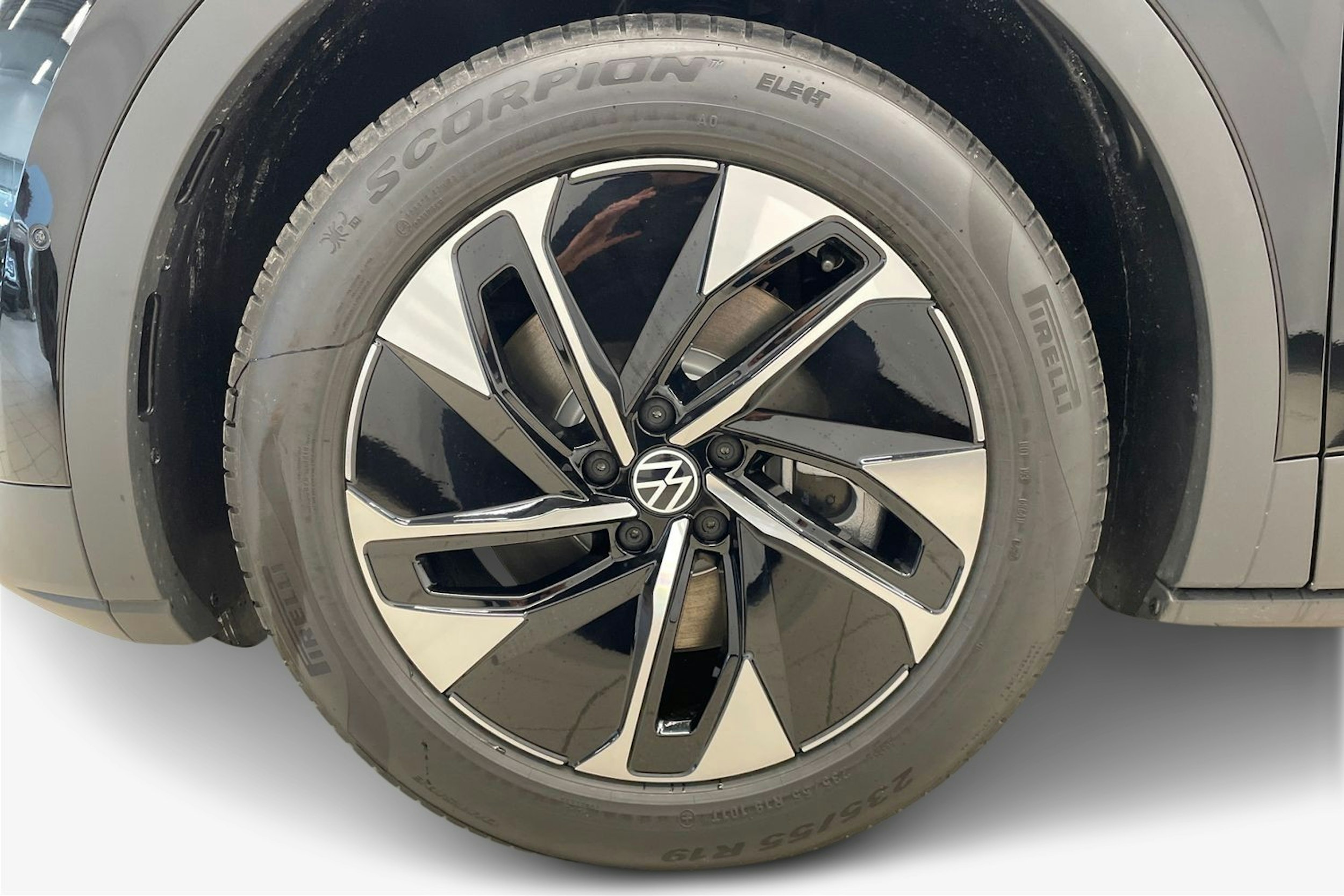 musta Volkswagen ID.4 2025 kuva 9.