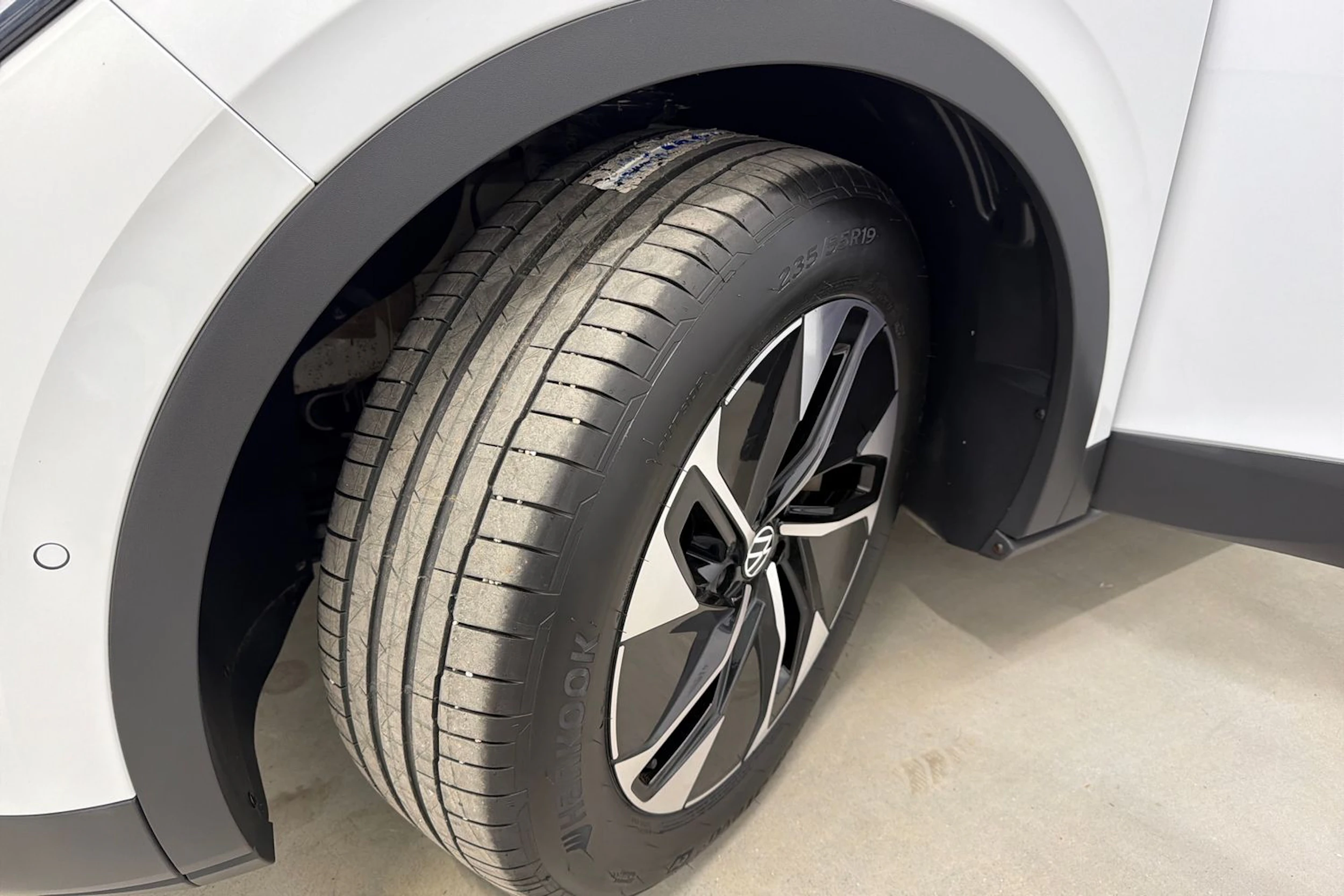 Valkoinen Volkswagen ID.4 2025 kuva 10.