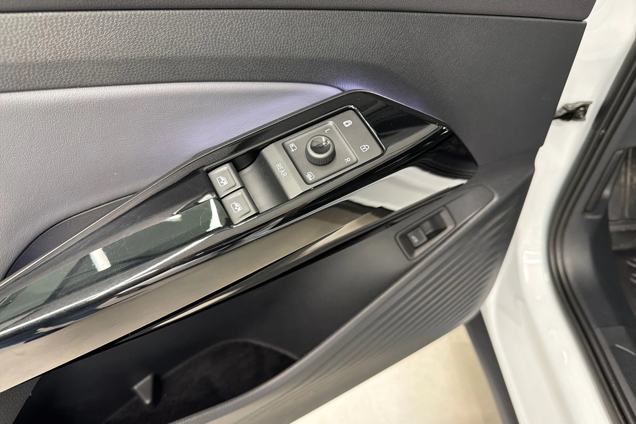 Valkoinen Volkswagen ID.4 2025 kuva 12.