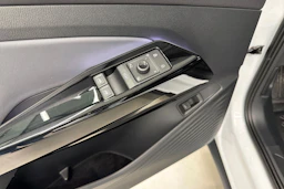 Valkoinen Volkswagen ID.4 2025 kuva 12.