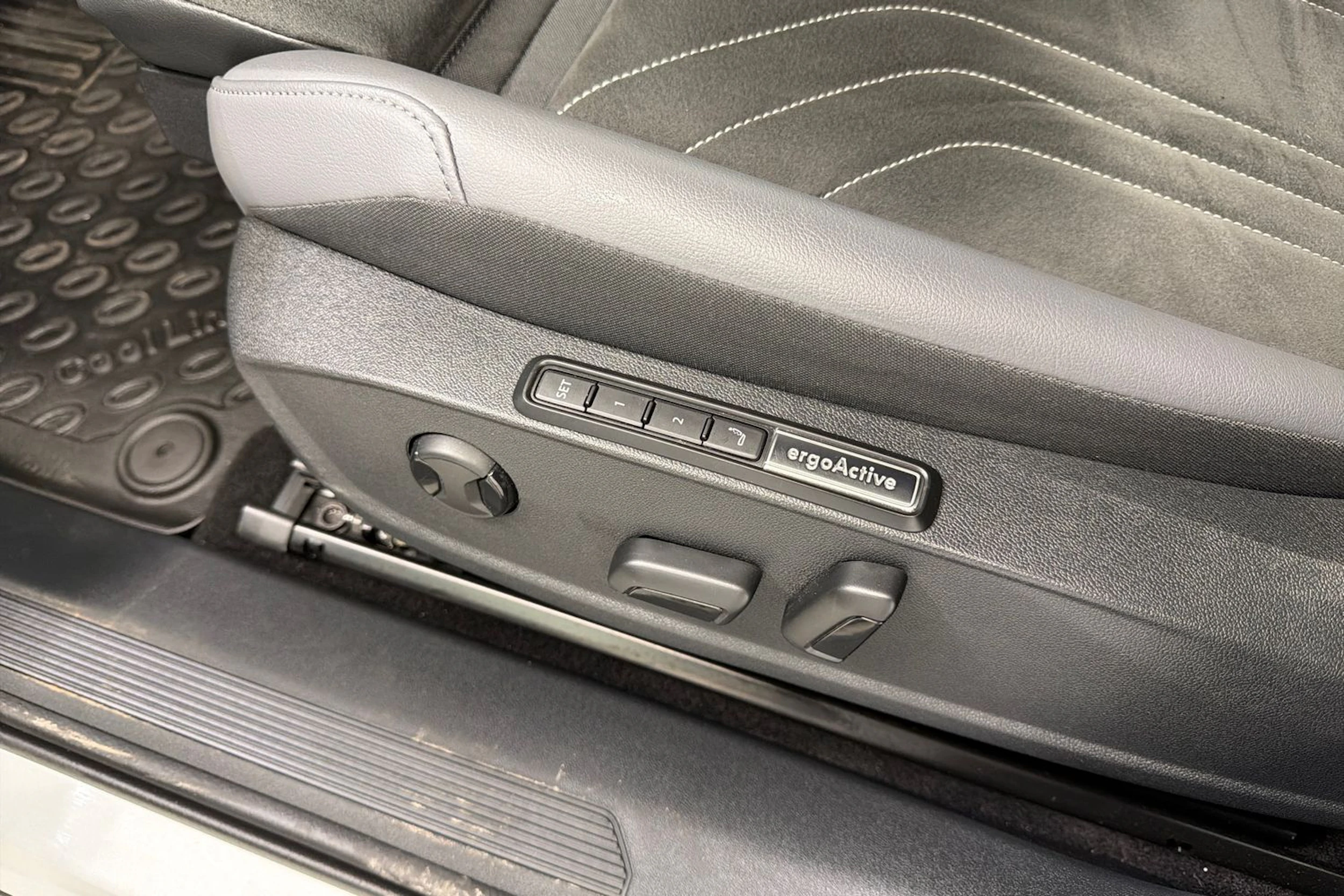 Valkoinen Volkswagen ID.4 2025 kuva 14.