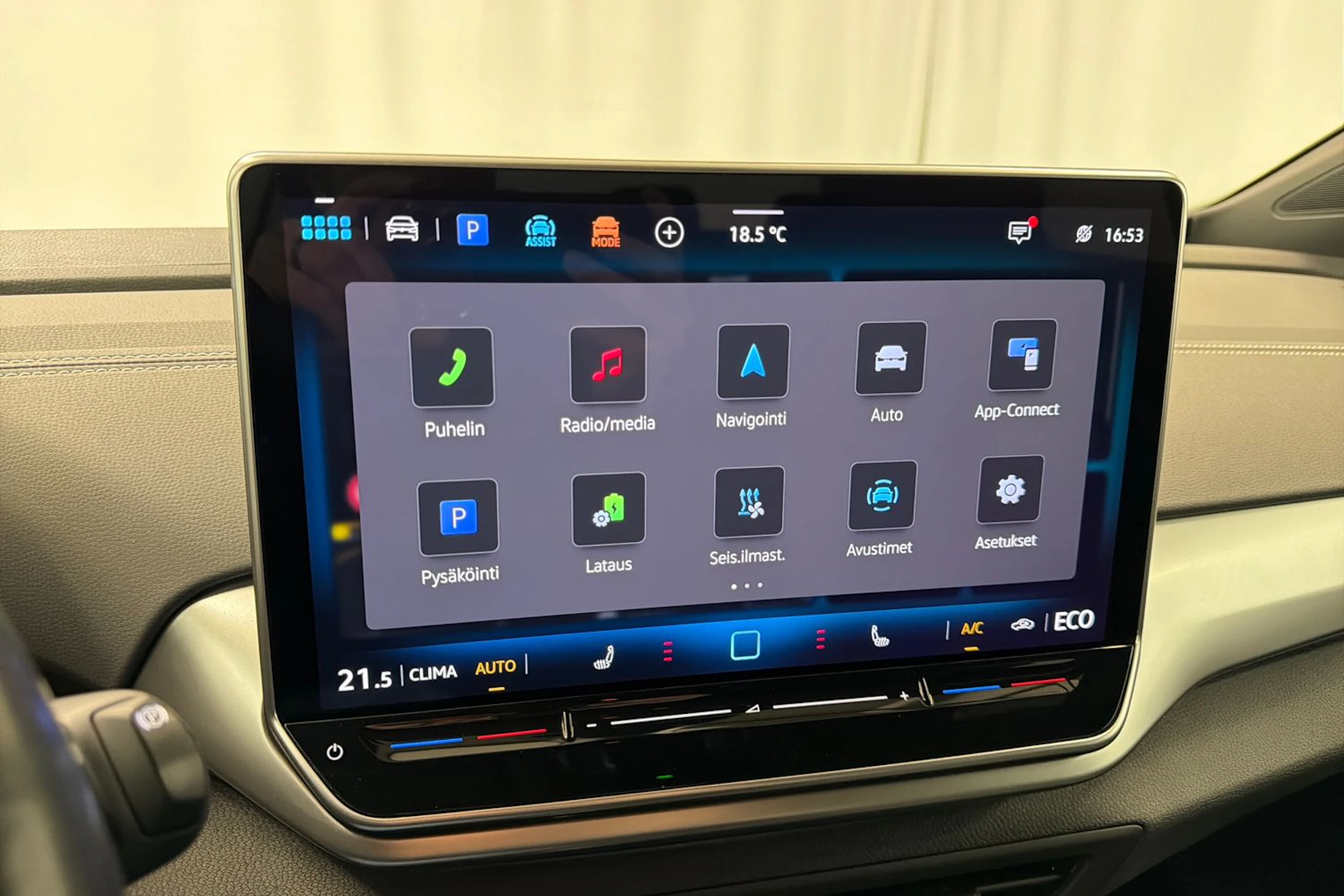 Valkoinen Volkswagen ID.4 2025 kuva 24.