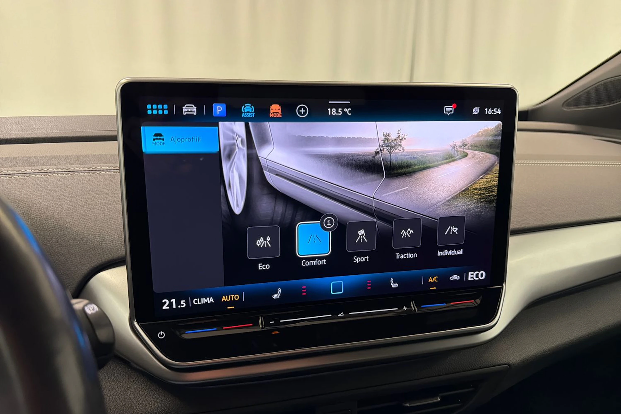 Valkoinen Volkswagen ID.4 2025 kuva 30.