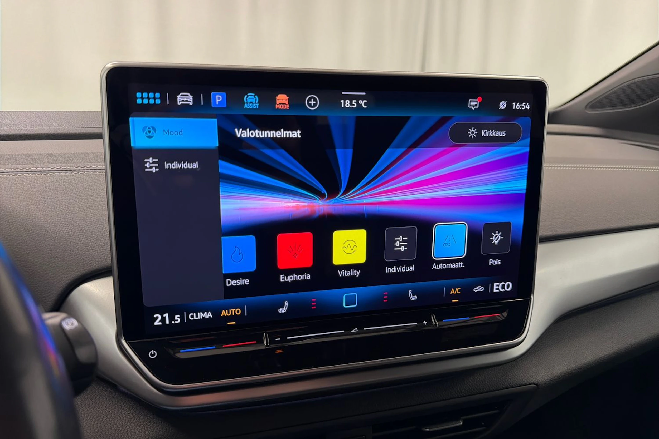 Valkoinen Volkswagen ID.4 2025 kuva 31.