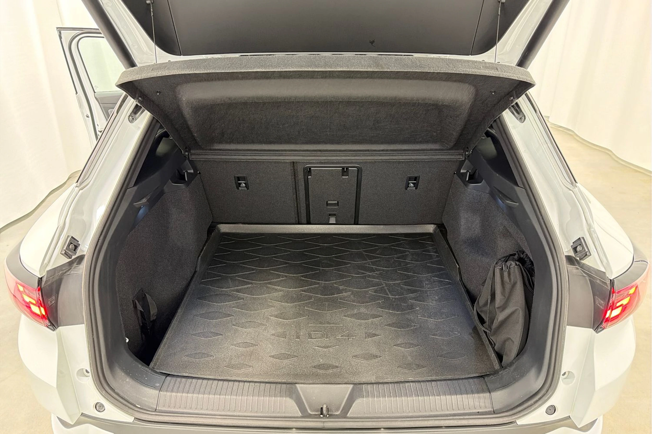 Valkoinen Volkswagen ID.4 2025 kuva 38.