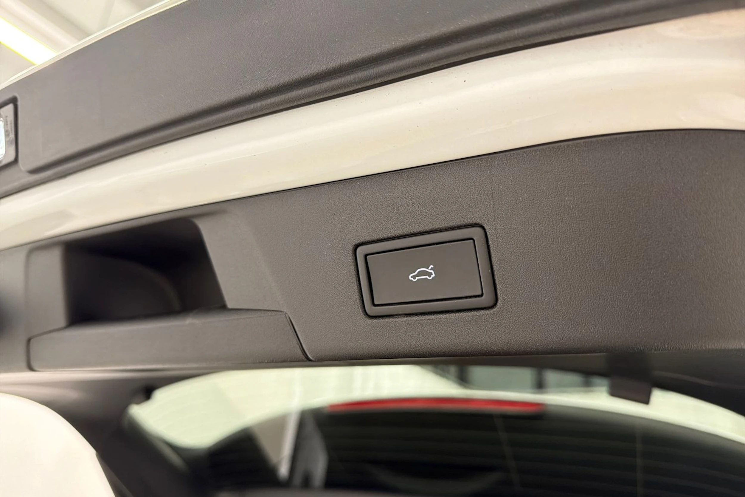 Valkoinen Volkswagen ID.4 2025 kuva 39.