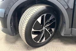 musta Volkswagen ID.4 2025 kuva 10.