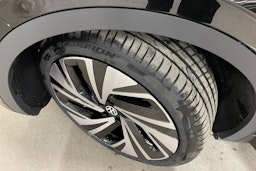 musta Volkswagen ID.4 2025 kuva 10.