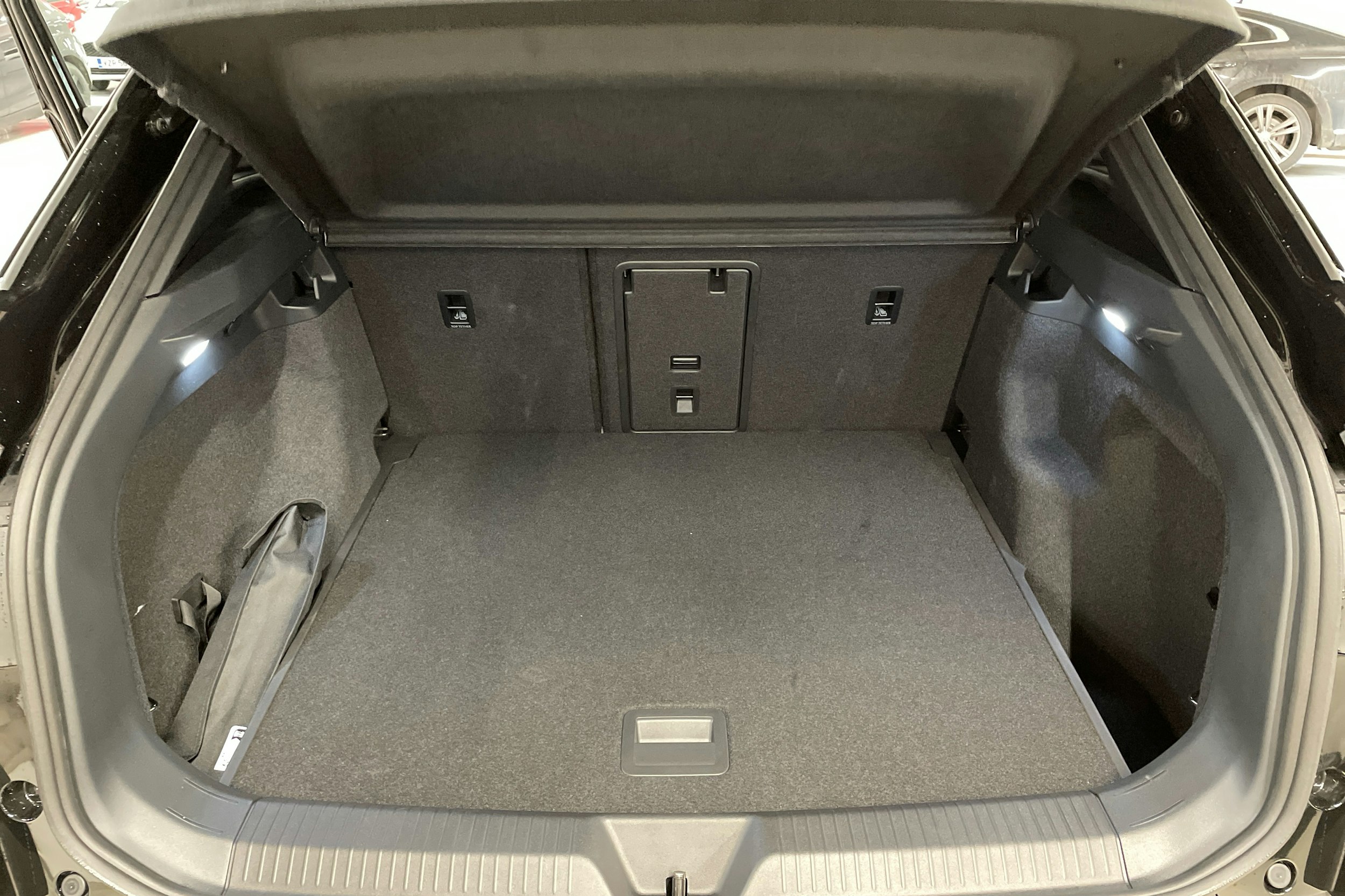 musta Volkswagen ID.4 2025 kuva 11.