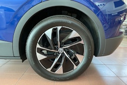 sininen Volkswagen ID.4 2025 kuva 10.
