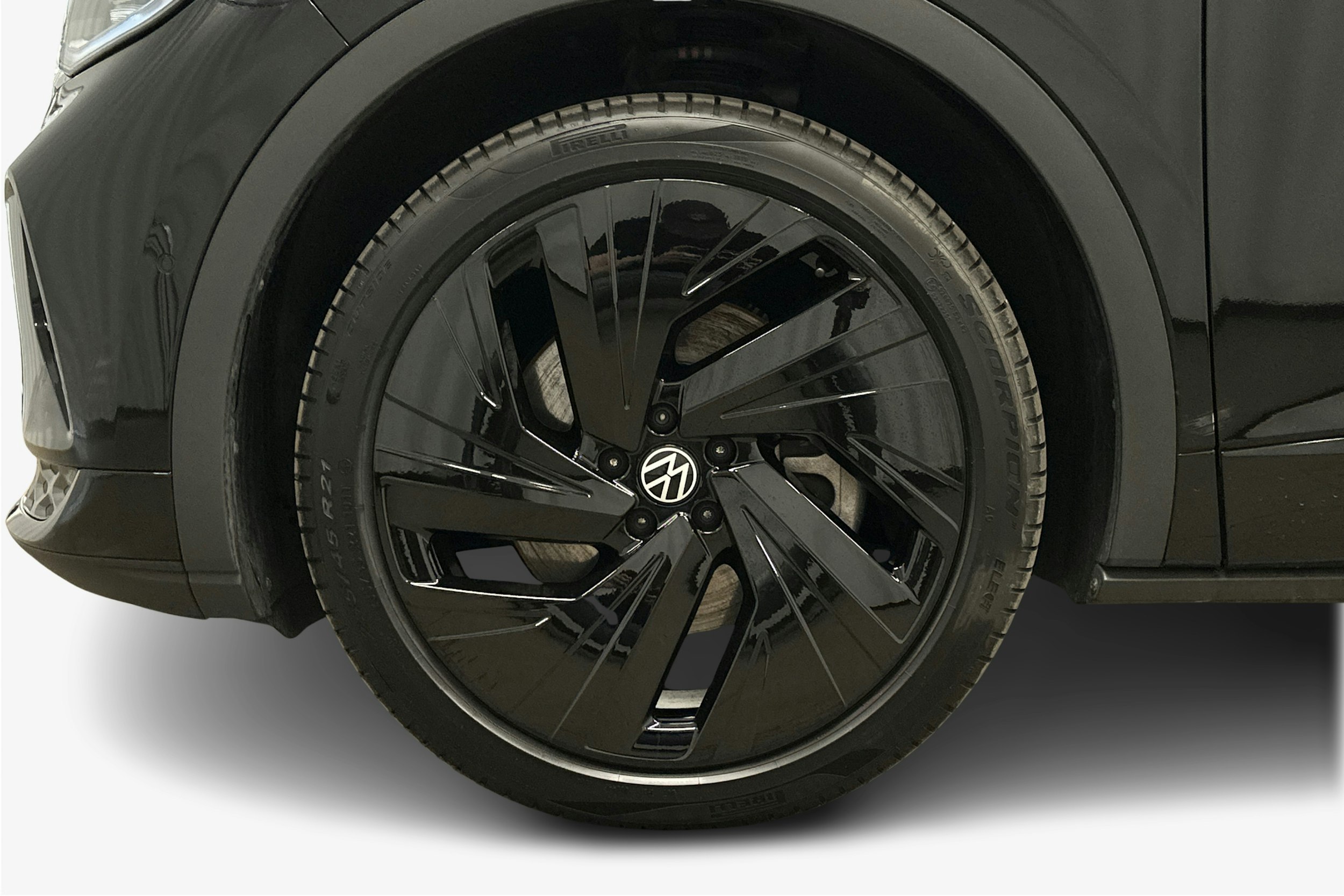 musta Volkswagen ID.4 2025 kuva 11.