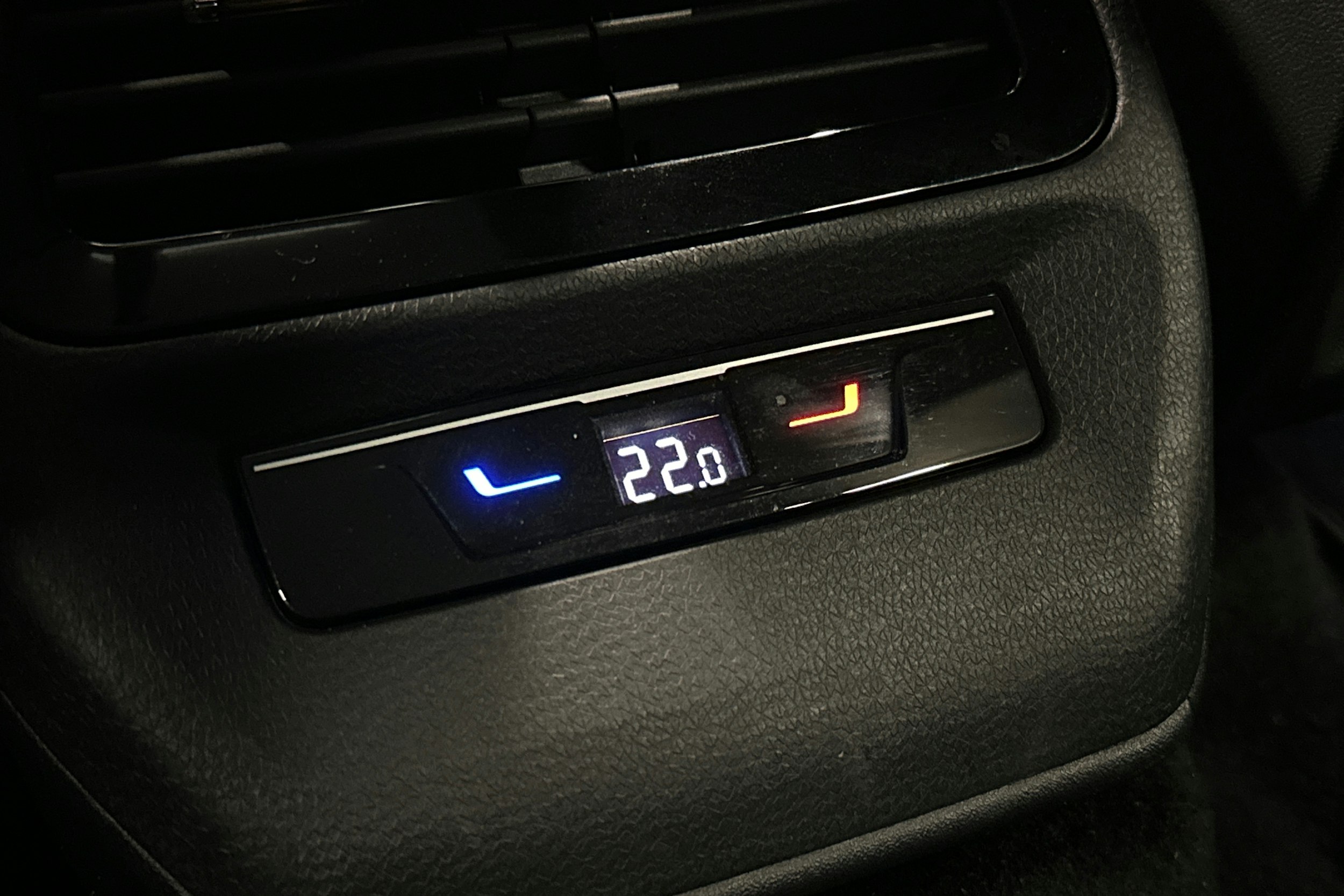 musta Volkswagen ID.4 2025 kuva 17.