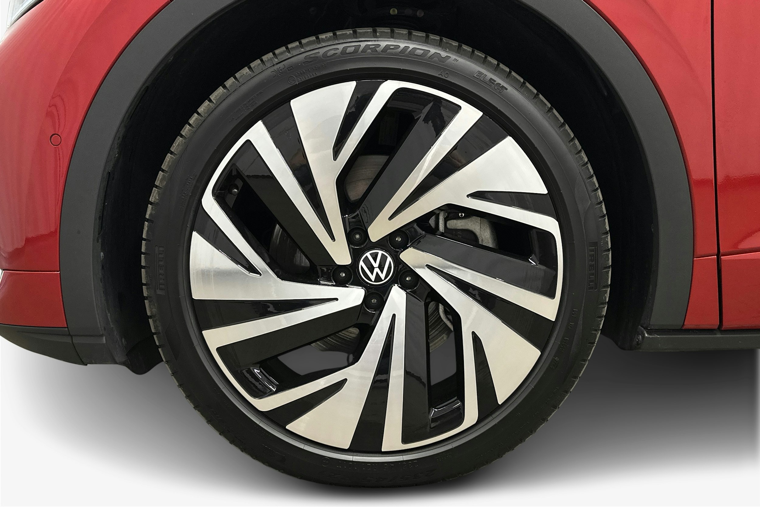 punainen Volkswagen ID.4 2025 kuva 11.