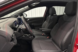 punainen Volkswagen ID.4 2025 kuva 17.