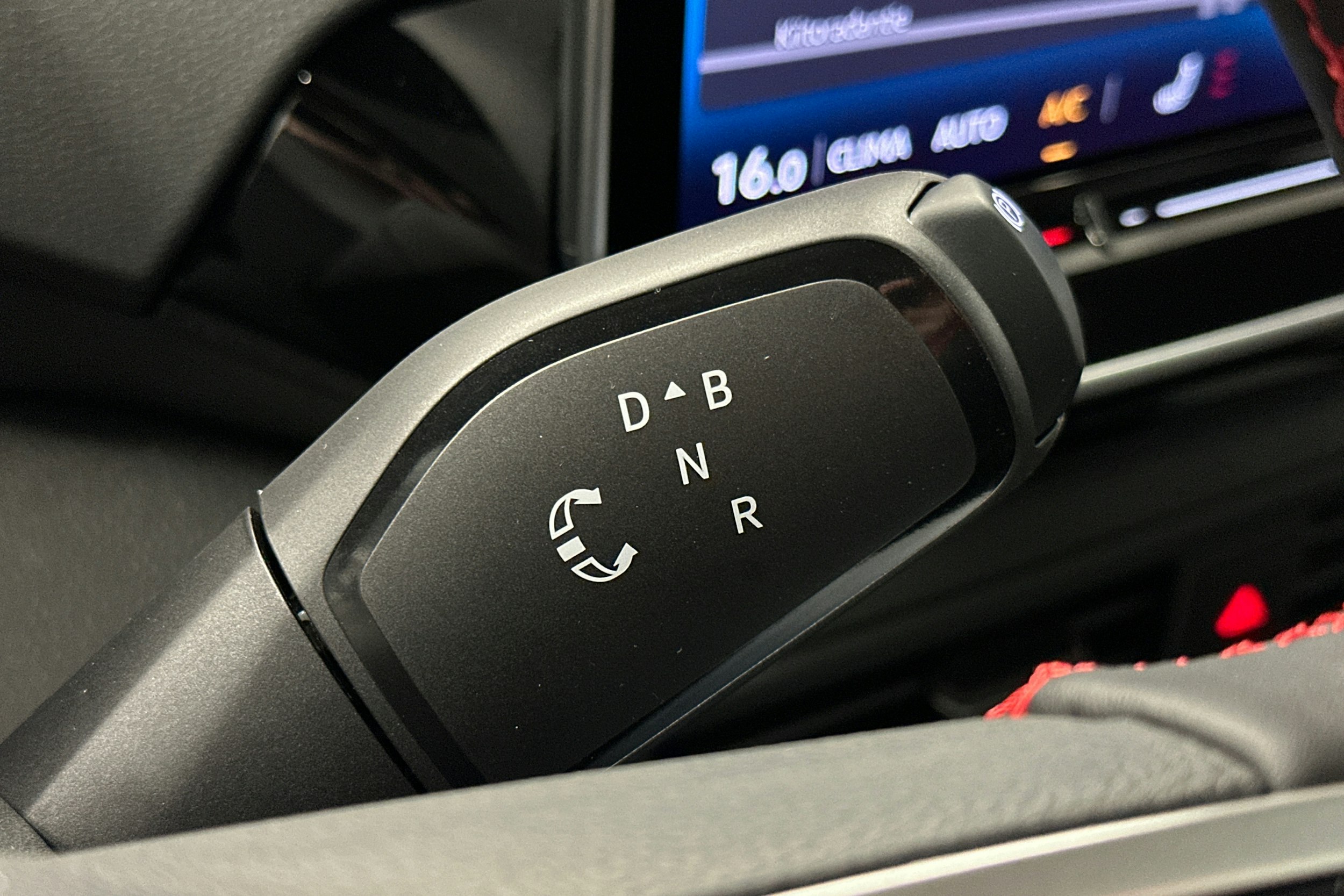 punainen Volkswagen ID.4 2025 kuva 21.