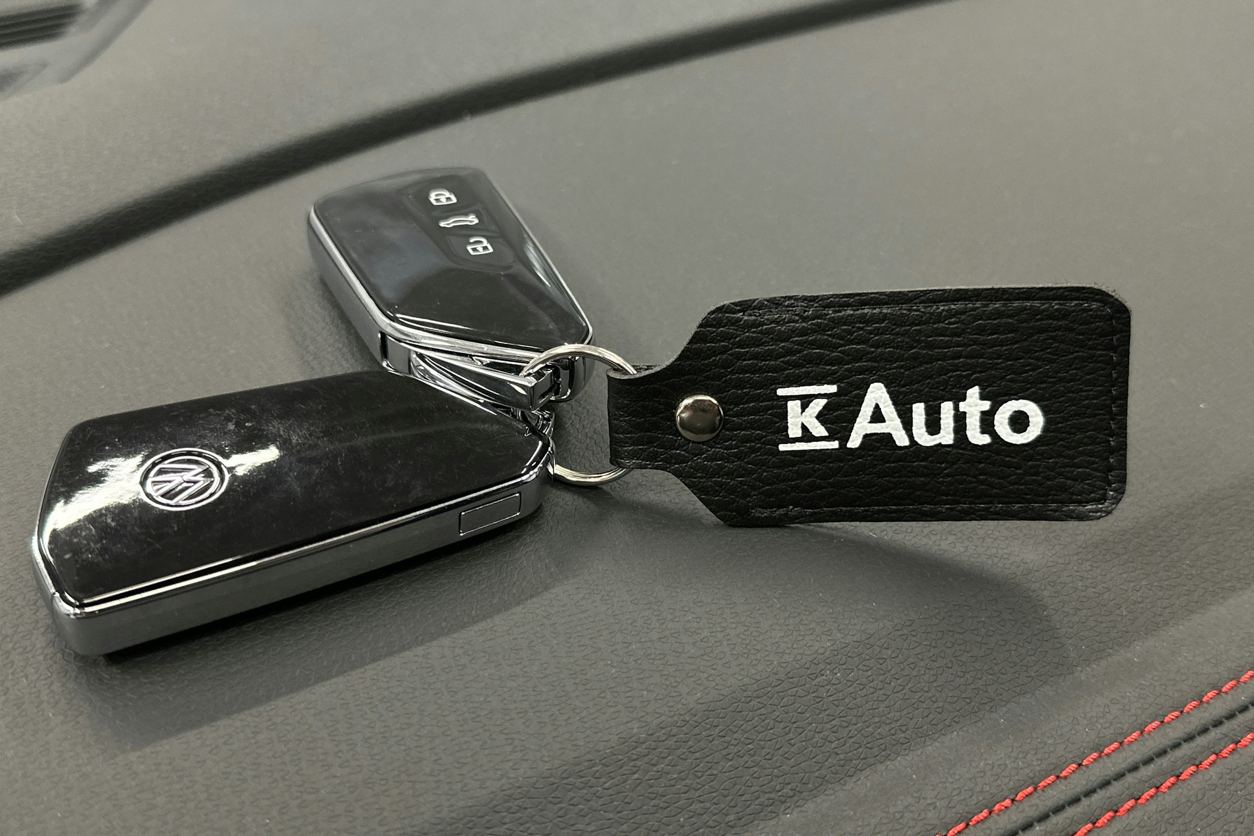 punainen Volkswagen ID.4 2025 kuva 34.