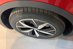 punainen Volkswagen ID.4 2025 kuva 10.